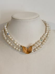 Vintage Faux Pearl gold tone Necklace Sz 13"