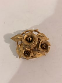 Vintage gold tone floral Brooch