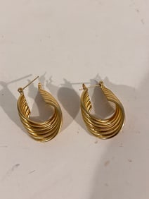 Vintage gold tone Earrings