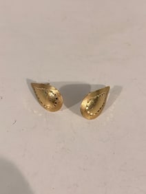 Vintage 14K Gold etched Earrings