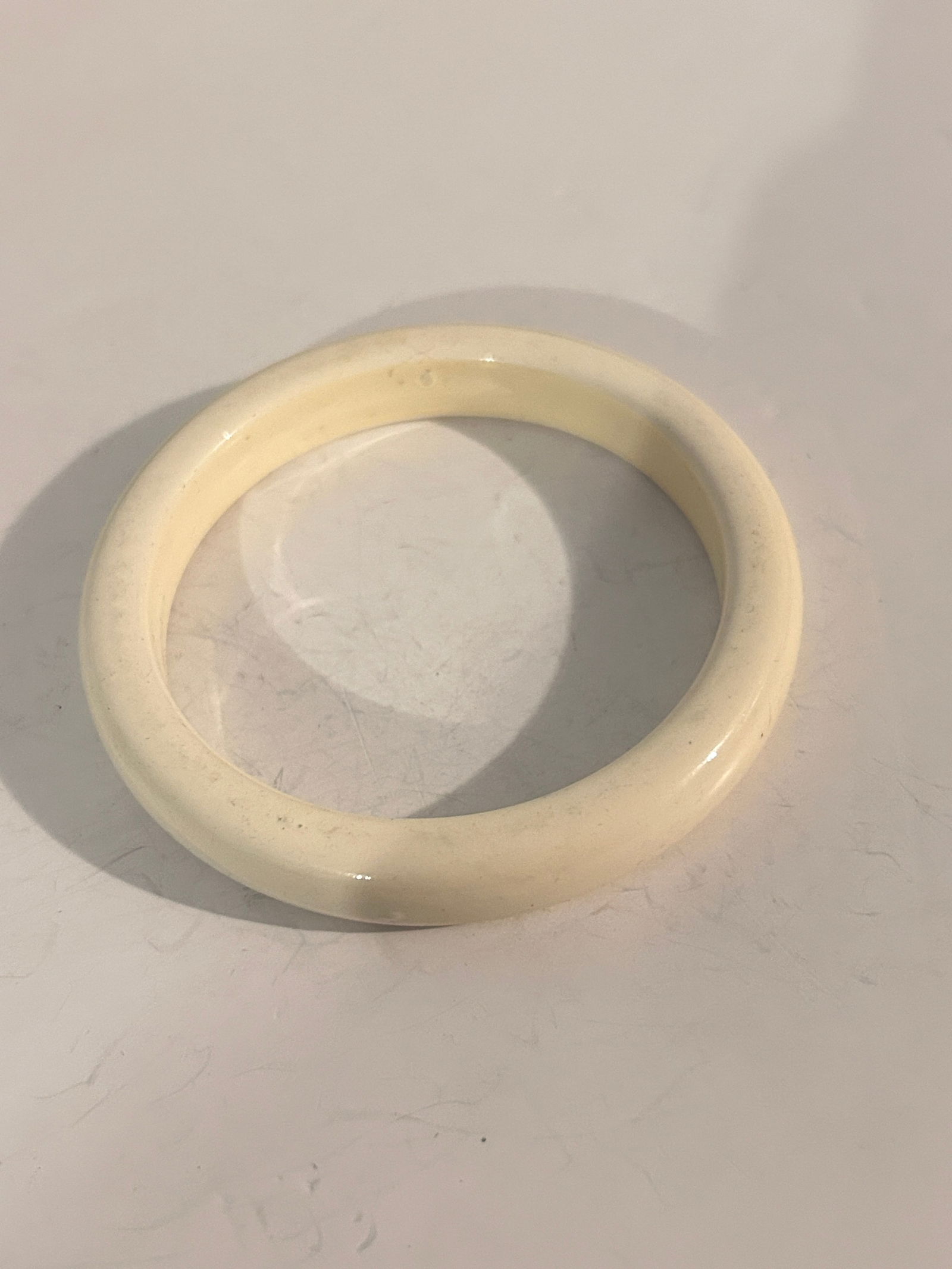 Vintage white enamel Bracelet Sz 8": Item comes exactly as shown Know what you are bidding on. Carefully refer to and examine all photos, ask questions, do research, etc., to determine (Authinticity) . before bidding in order to determin