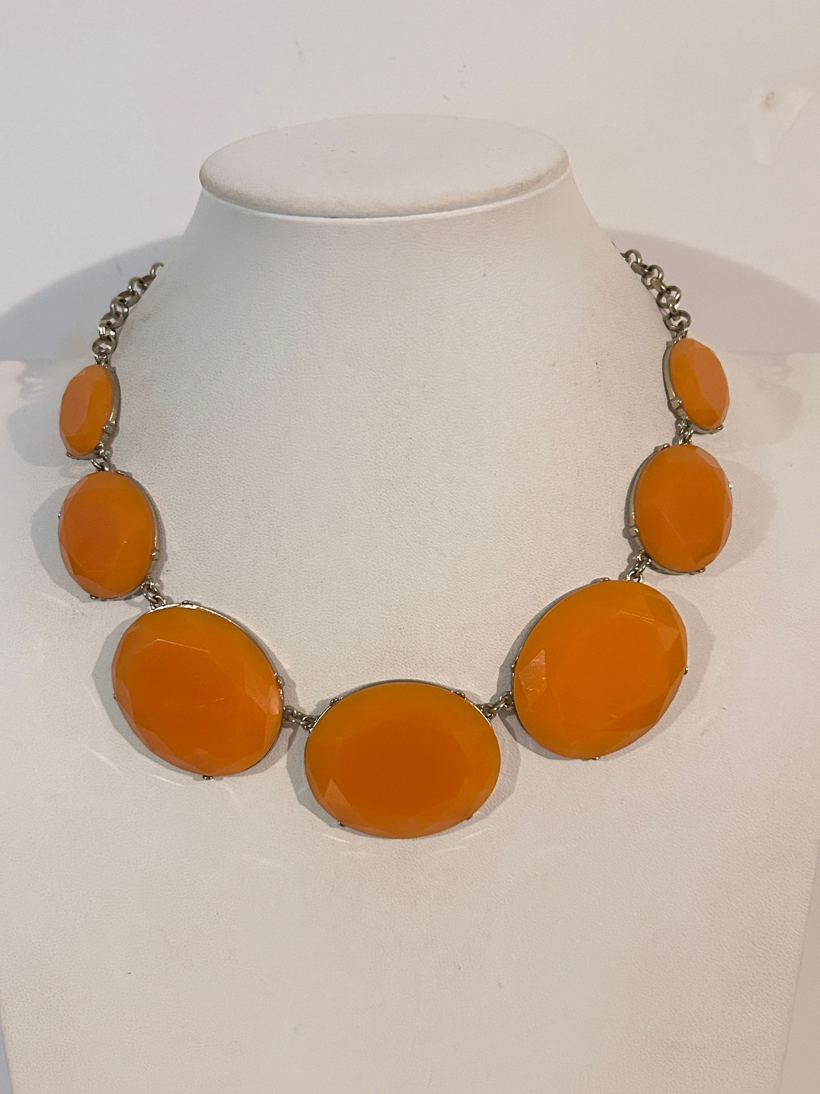 Vintage Necklace: Item comes exactly as shown Know what you are bidding on. Carefully refer to and examine all photos, ask questions, do research, etc., to determine (Authinticity) . before bidding in order to determin