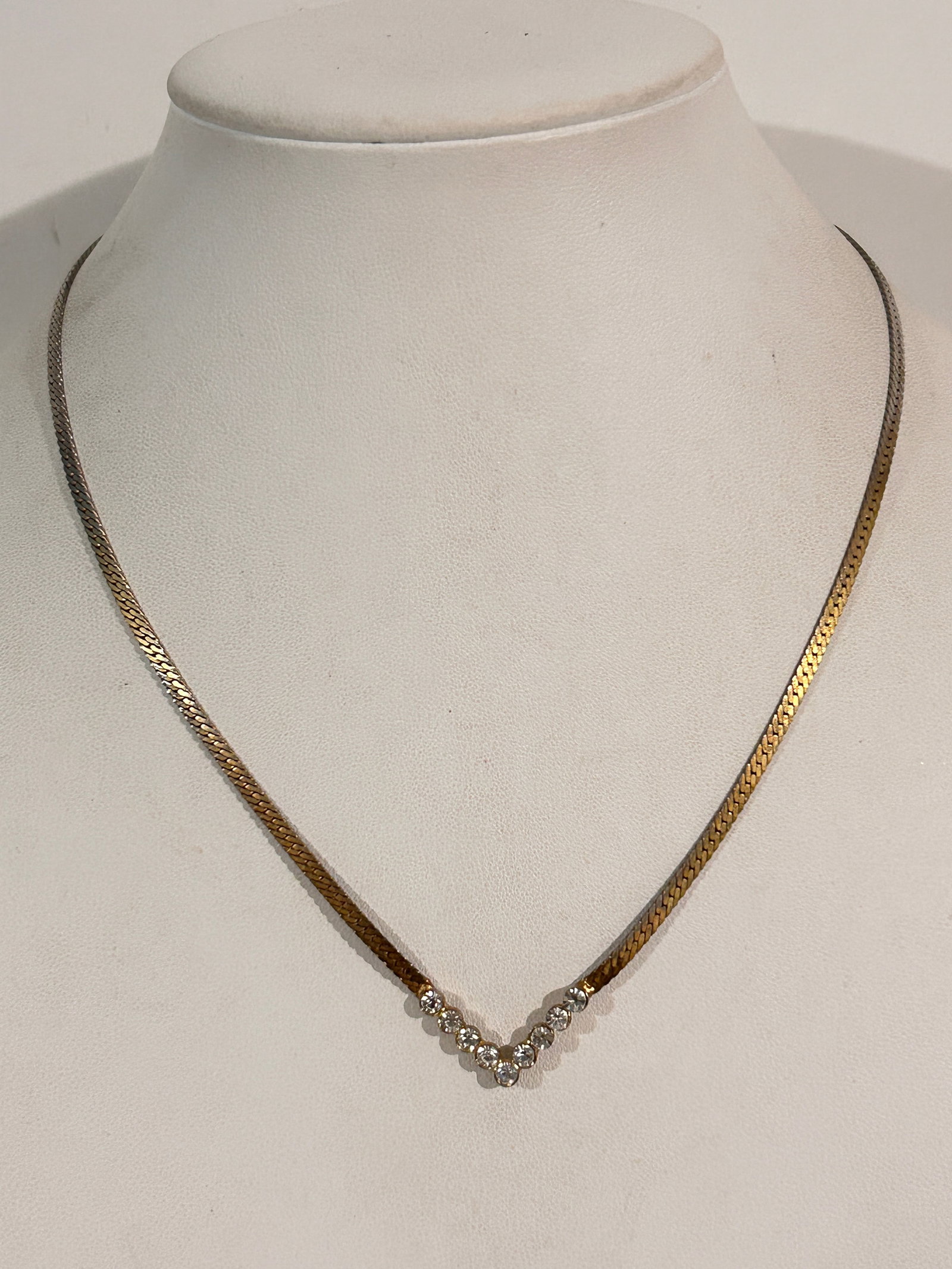 Vintage Gold tone Rhinestone V Necklace Sz 16": Item comes exactly as shown Know what you are bidding on. Carefully refer to and examine all photos, ask questions, do research, etc., to determine (Authinticity) . before bidding in order to determin