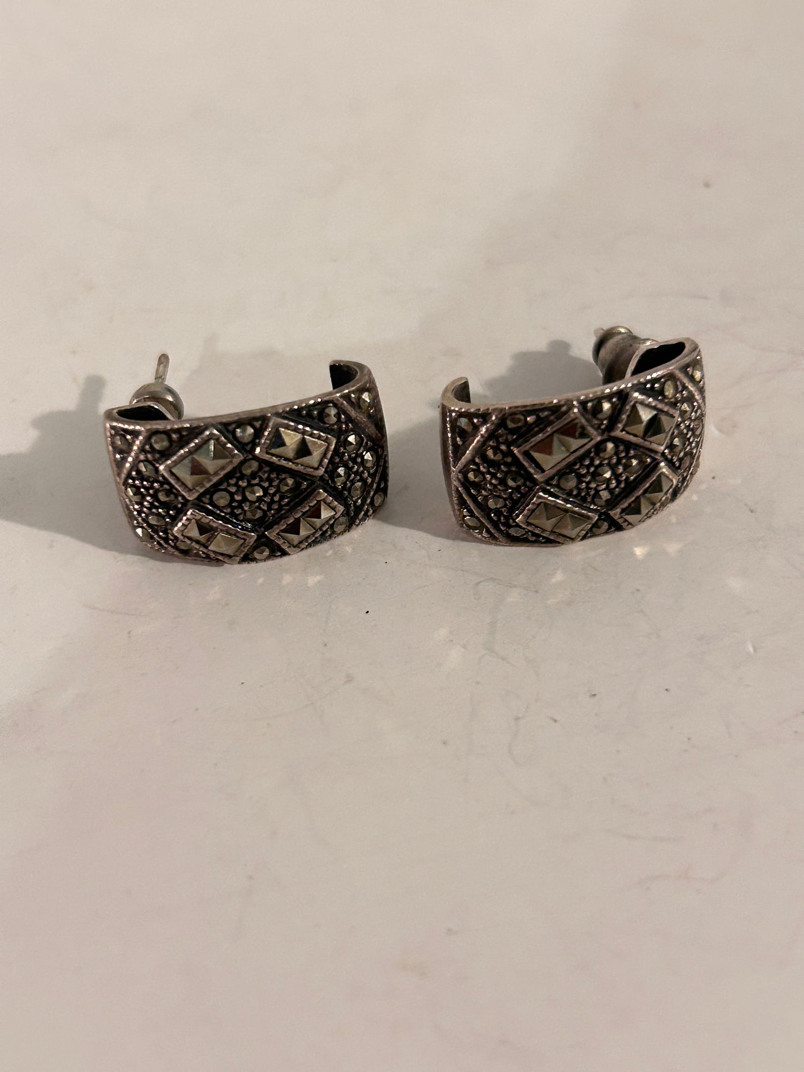 Vintage Sterling Silver Marcasite Earrings: Item comes exactly as shown Know what you are bidding on. Carefully refer to and examine all photos, ask questions, do research, etc., to determine (Authinticity) . before bidding in order to determin