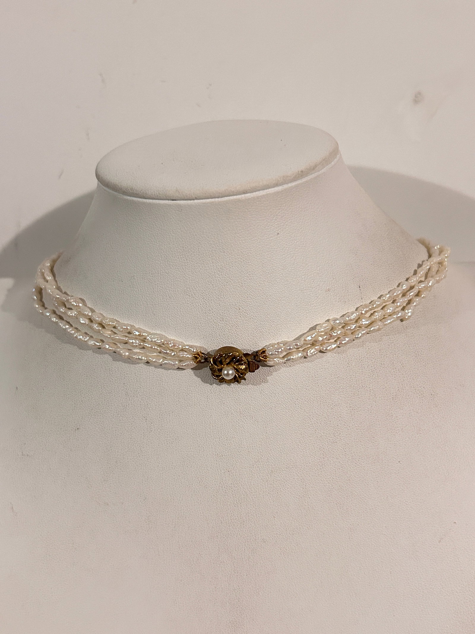 Vintage Faux Pearl 3 strand Necklace Sz 15": Item comes exactly as shown Know what you are bidding on. Carefully refer to and examine all photos, ask questions, do research, etc., to determine (Authinticity) . before bidding in order to determin