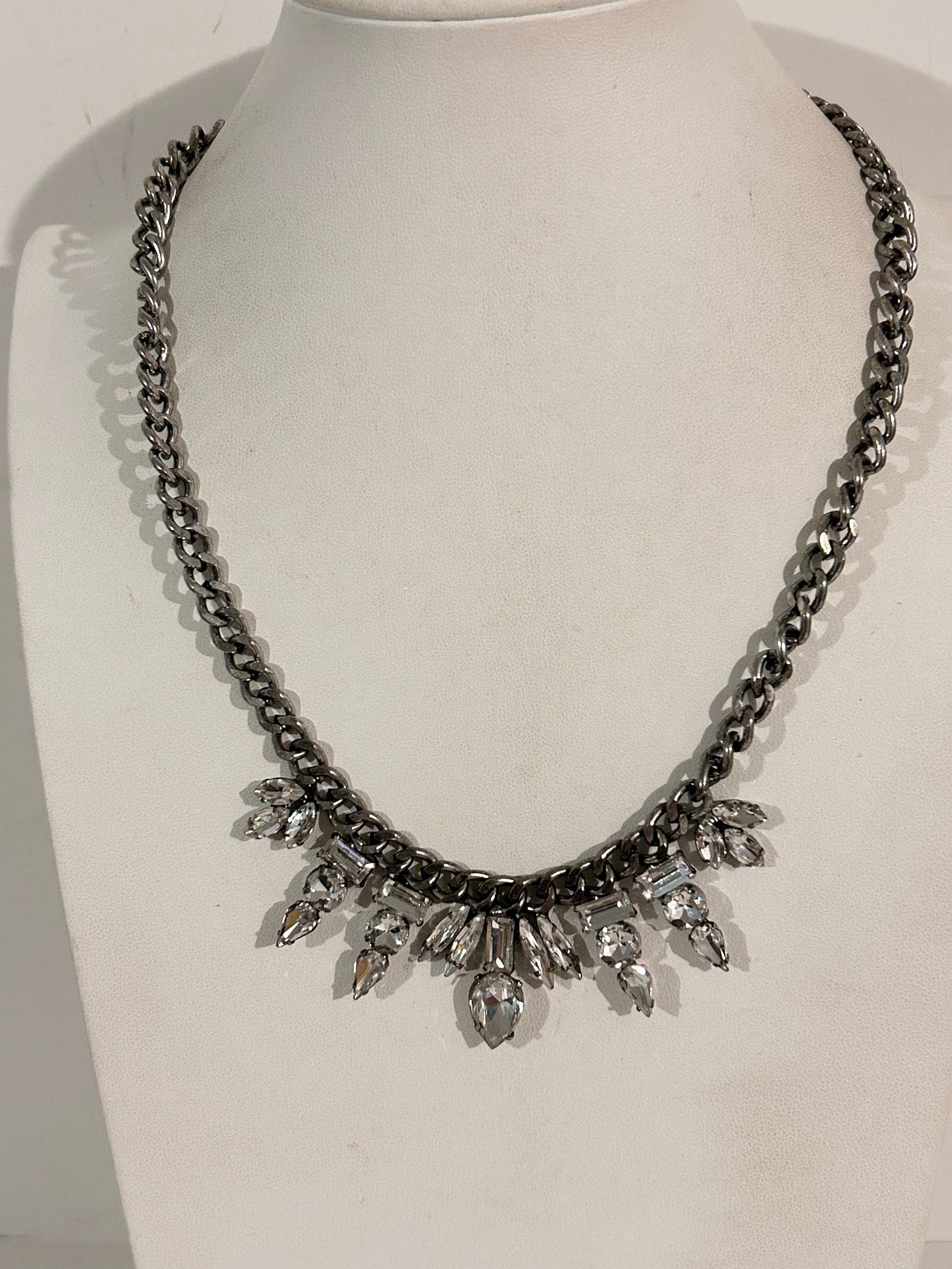 Vintage Elegant Rhinestone Necklace Sz 19": Item comes exactly as shown Know what you are bidding on. Carefully refer to and examine all photos, ask questions, do research, etc., to determine (Authinticity) . before bidding in order to determin