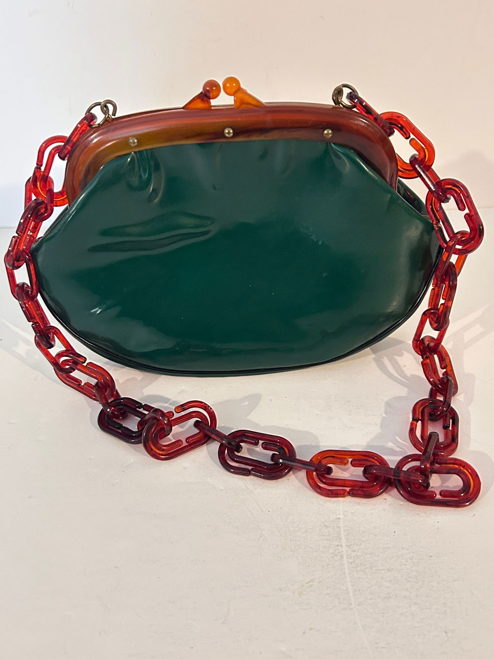Vintage Green Lucite Purse: Vintage Green Lucite Purse Please view all photos as they are part of the description and condition of this Item, Feel free to contact me with questions or picture requests! Used Item AS IS