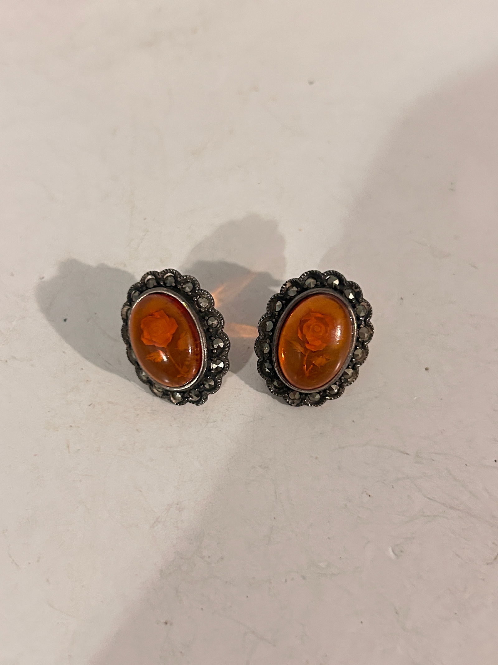Vintage Sterling Silver Amber post floral Earrings: Vintage Sterling Silver Amber post floral Earrings Please view all photos as they are part of the description and condition of this Item, Feel free to contact me with questions or picture requests! Us