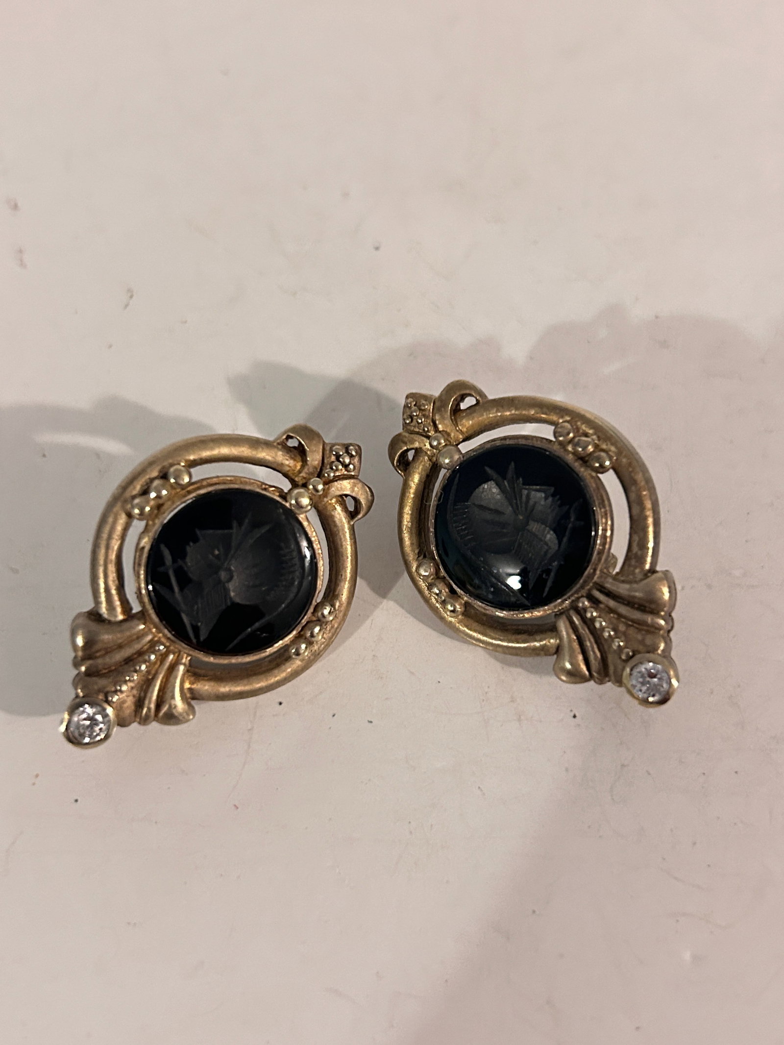 Vintage Sterling Silver heavy onyx Earrings: Vintage Sterling Silver heavy onyx Earrings Please view all photos as they are part of the description and condition of this Item, Feel free to contact me with questions or picture requests! Used Item