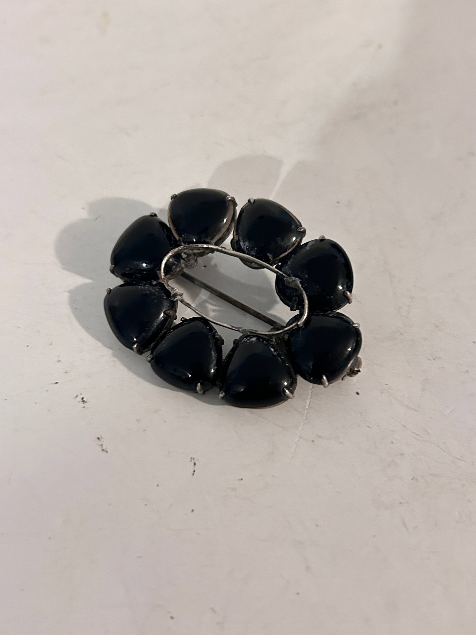 Vintage Sterling Silver onyx Brooch: Vintage Sterling Silver onyx Brooch Please view all photos as they are part of the description and condition of this Item, Feel free to contact me with questions or picture requests! Used Item AS IS