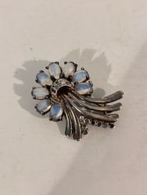 Vintage Reja jelly belly floral Sterling Broach pin missing a few stones