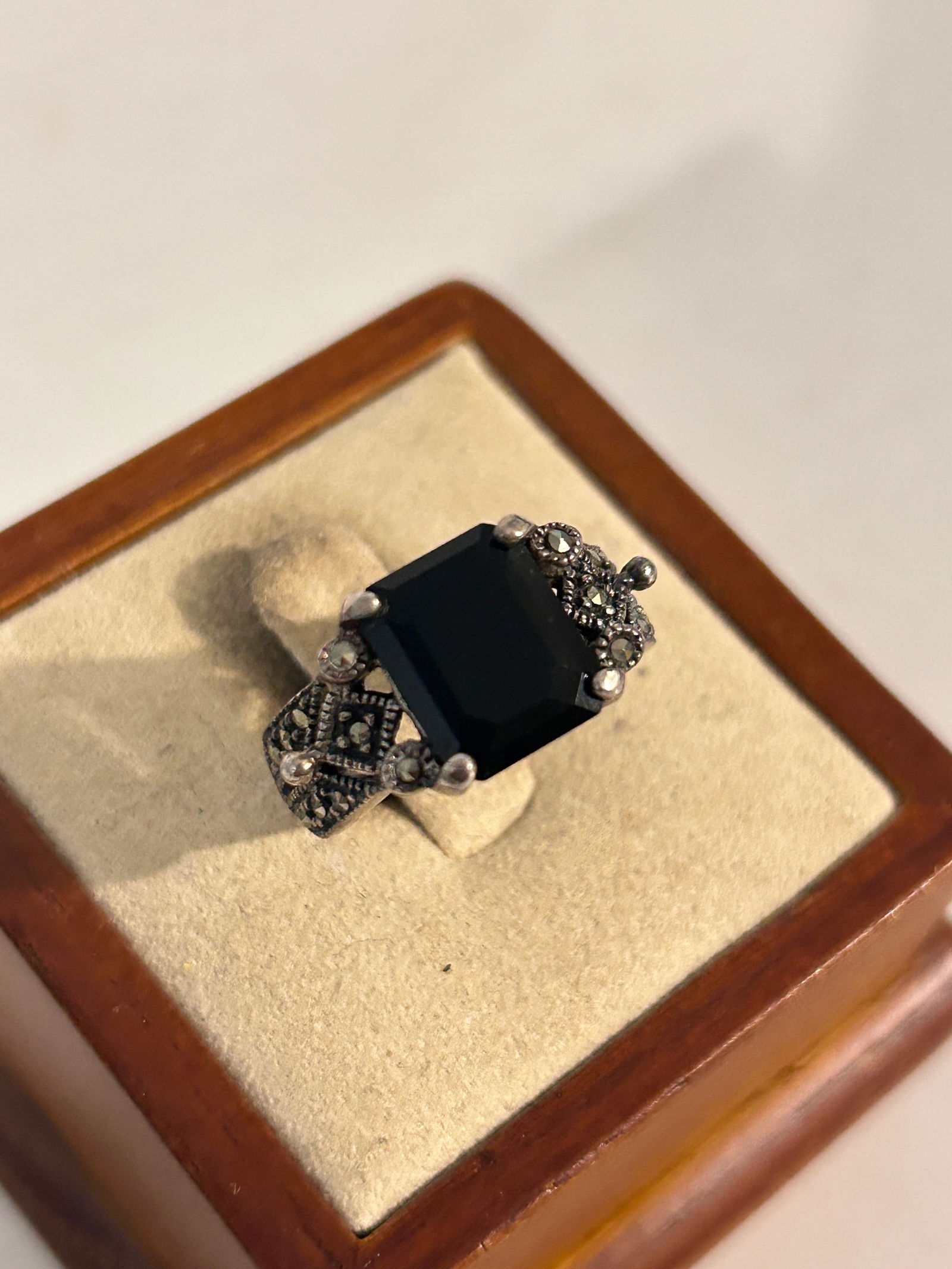 Vintage Sterling Silver onyx marcasite Ring Sz 6 (1 of 5)