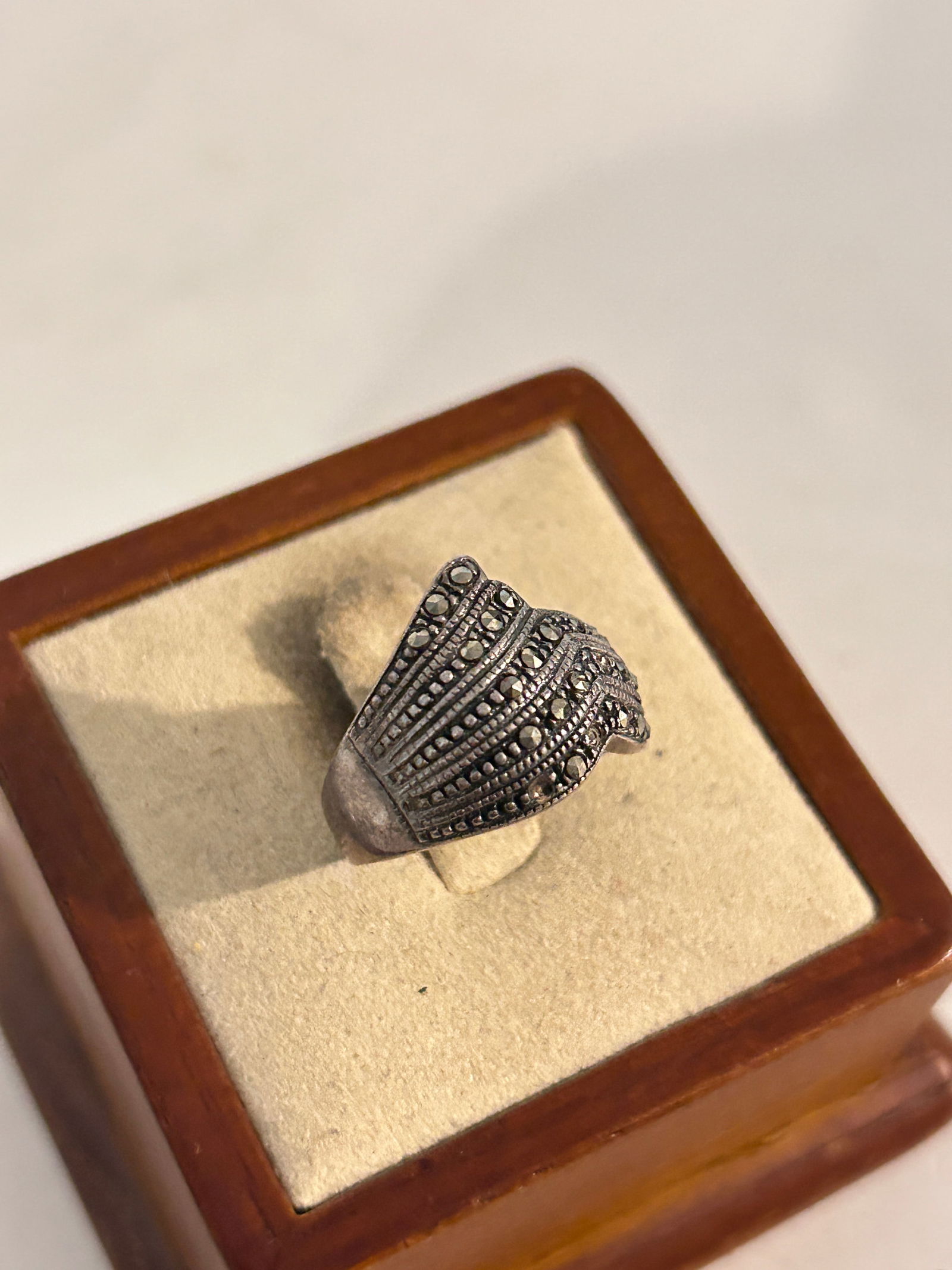 Vintage Sterling Silver marcasite Ring Sz 6 missing 2 stones (1 of 4)