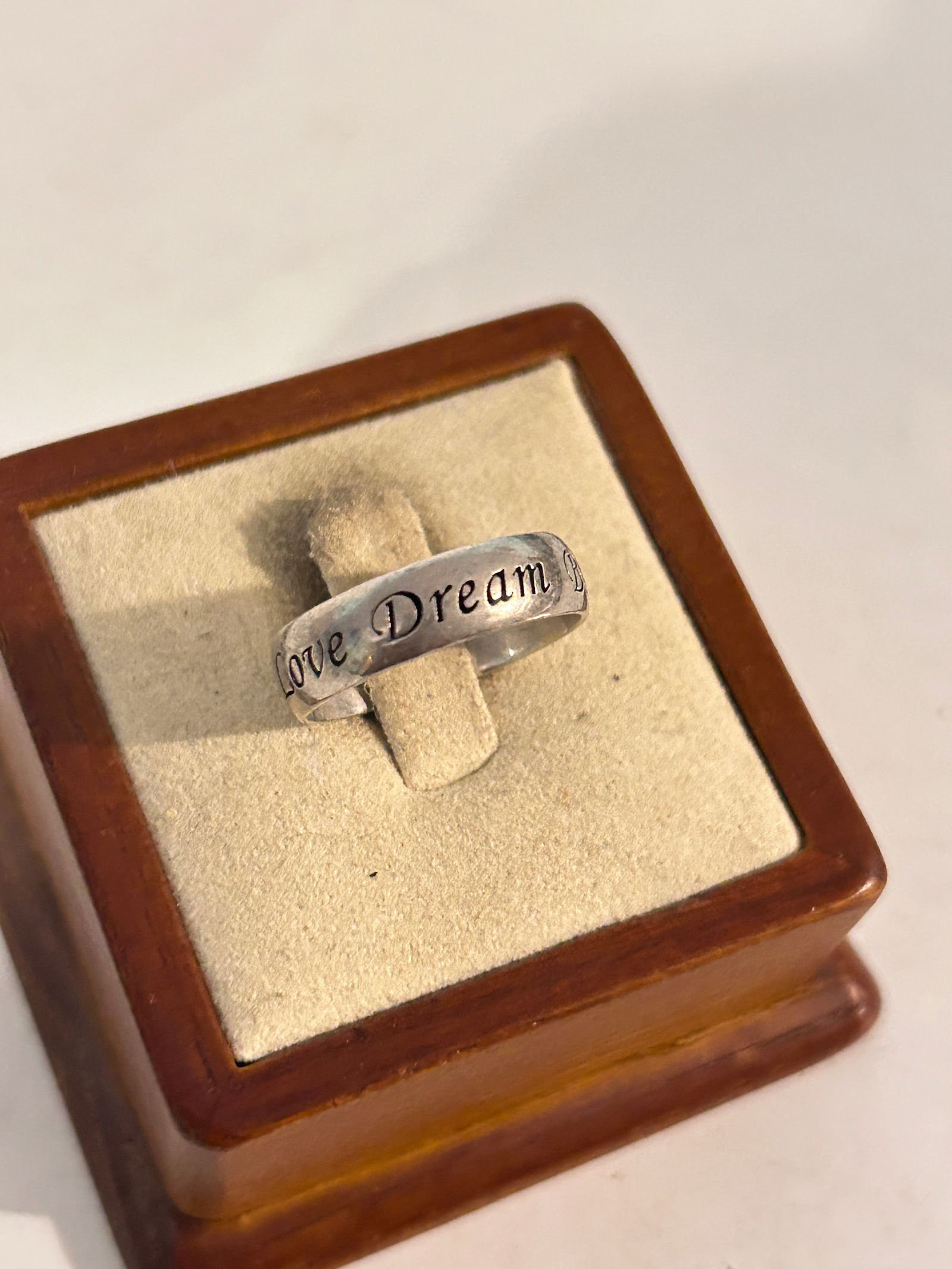 Sterling Silver 925 RJ Graziano Love Dream Believe Thumb Band Ring Sz 8: Sterling Silver 925 RJ Graziano Love Dream Believe Thumb Band Ring Sz 8 Please view all photos as they are part of the description and condition of this Item, Feel free to contact me with questions or