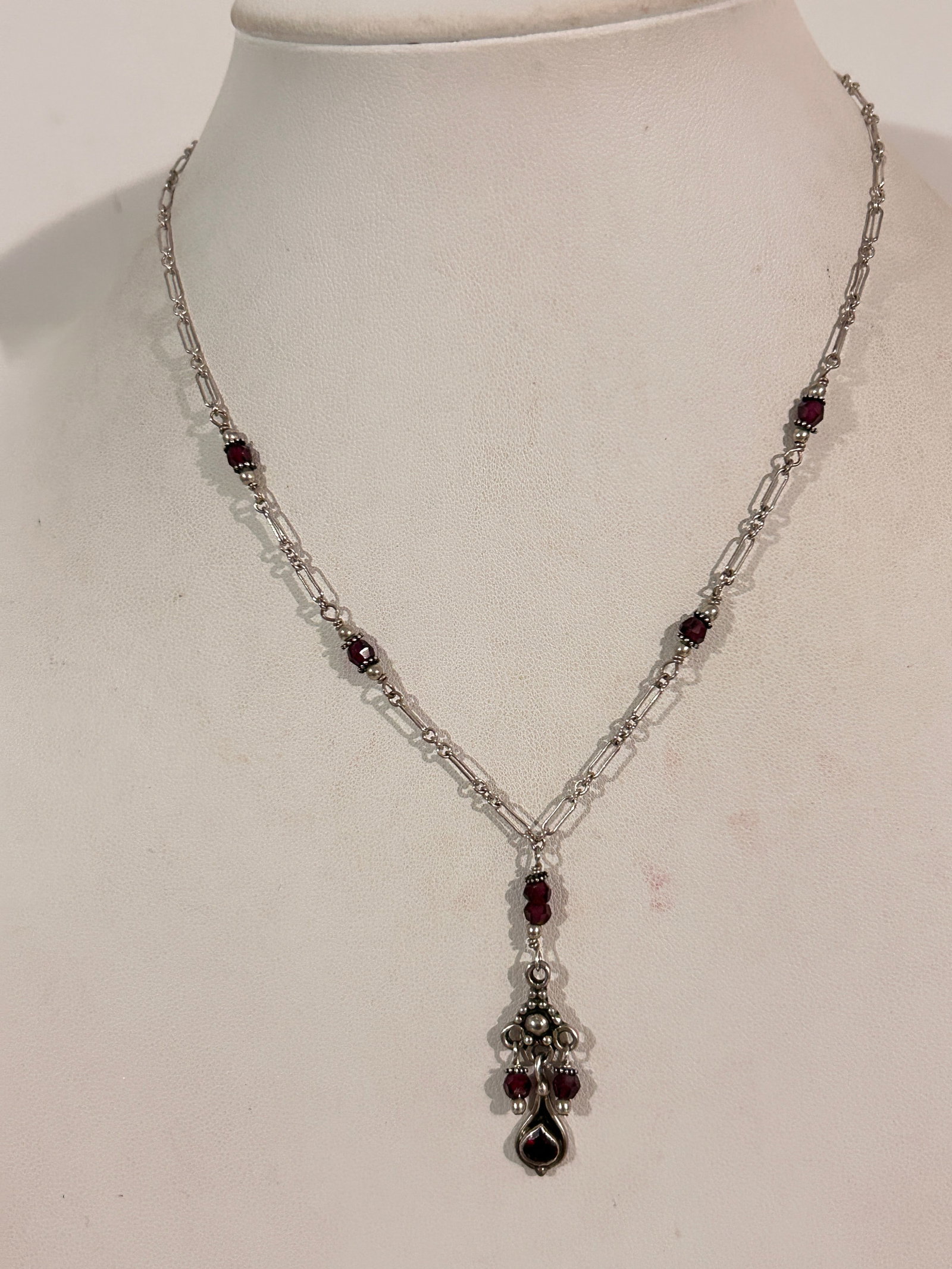 Vintage Sterling Silver cherry Necklace Sz 16": Vintage Sterling Silver cherry Necklace Sz 16" Please view all photos as they are part of the description and condition of this Item, Feel free to contact me with questions or picture requests! Used I
