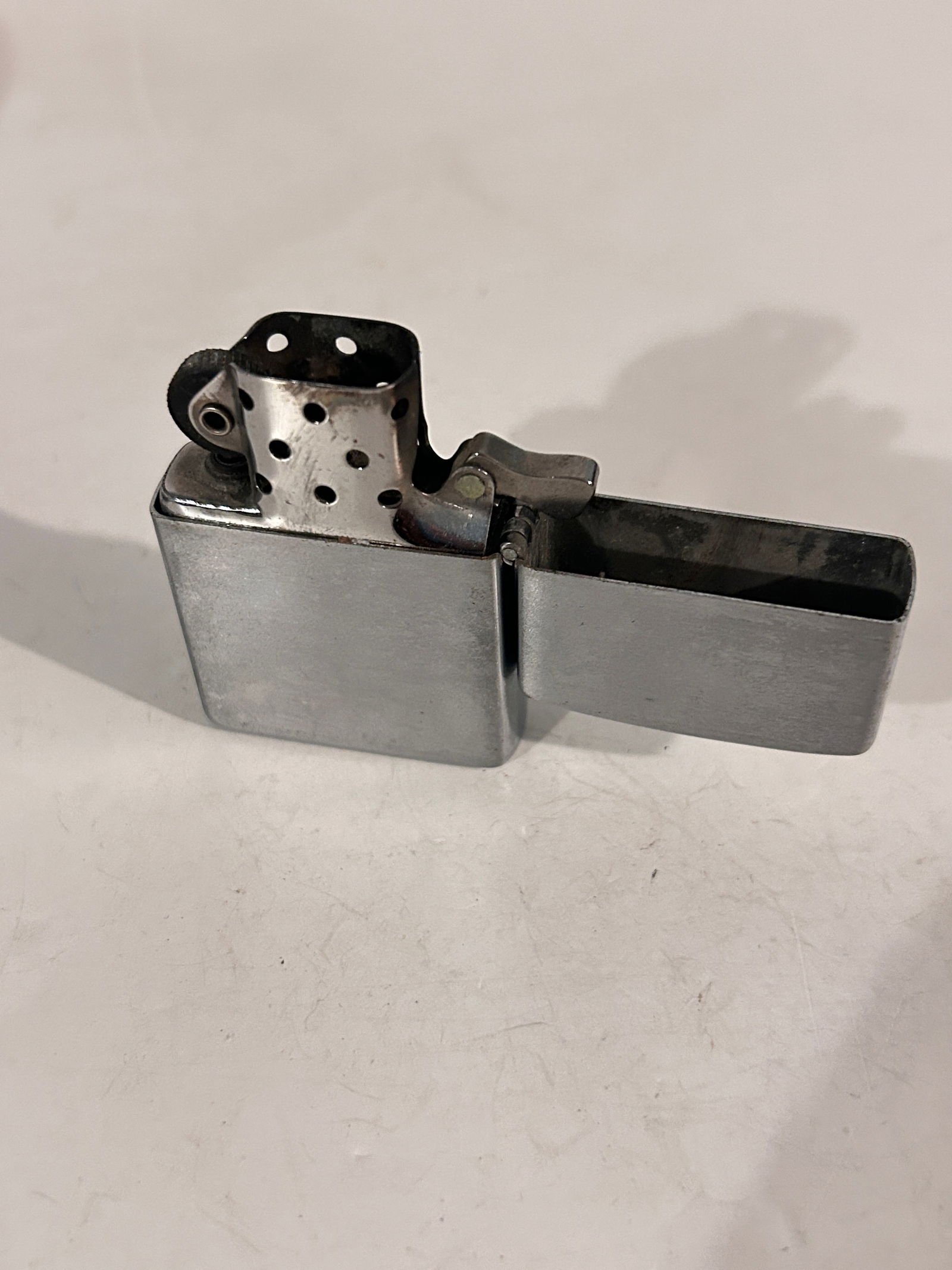 Vintage Zippo Cigarette Lighter # 2517191 needs flint (1 of 5)