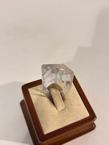 Vintage clear Acrylic Ring sz 6