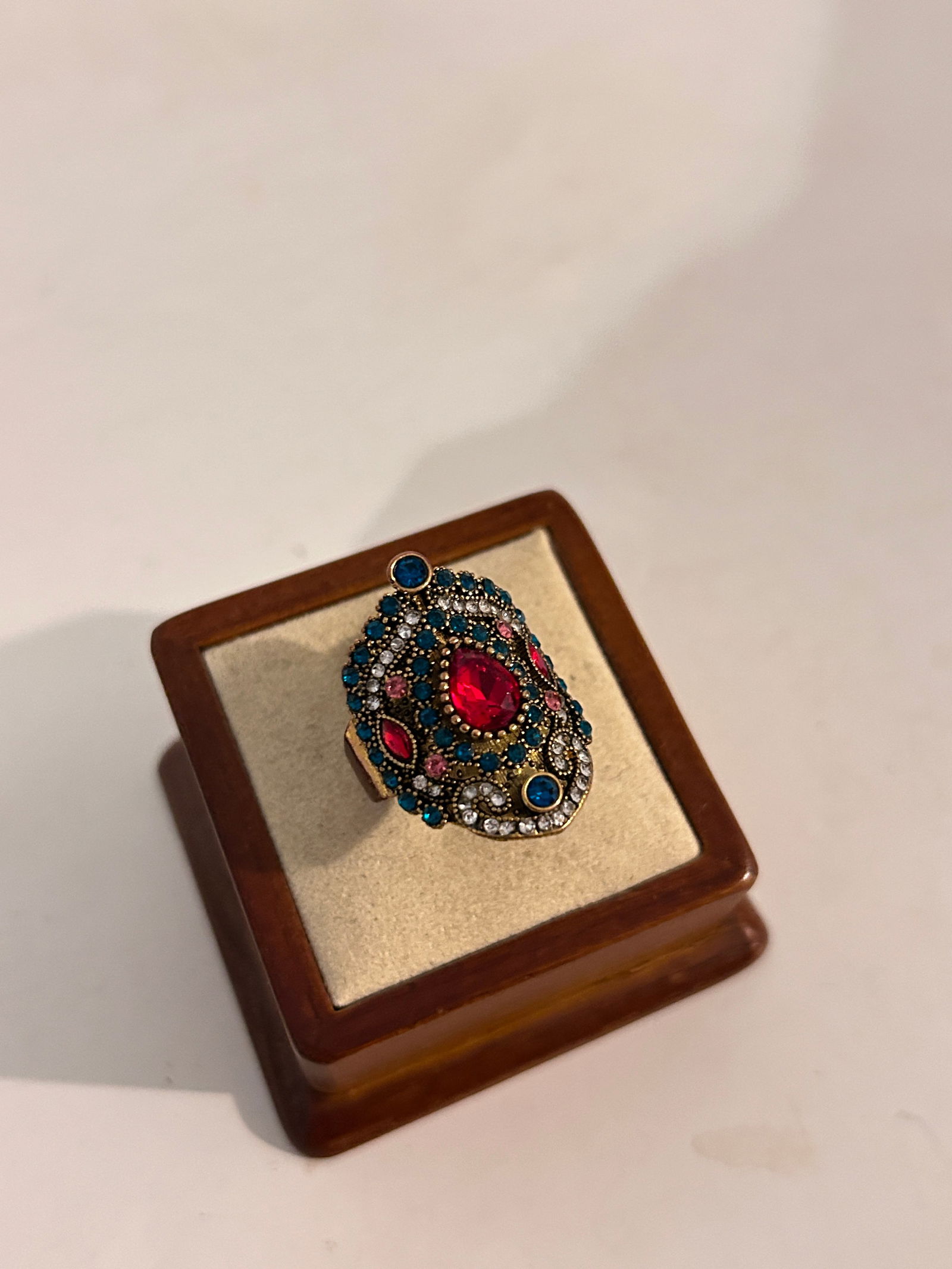 Vintage costume Ring sz 8 (1 of 6)