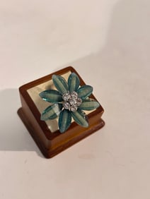 Vintage costume floral Ring sz adjustable