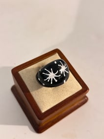 Vintage Acrylic Ring sz 7