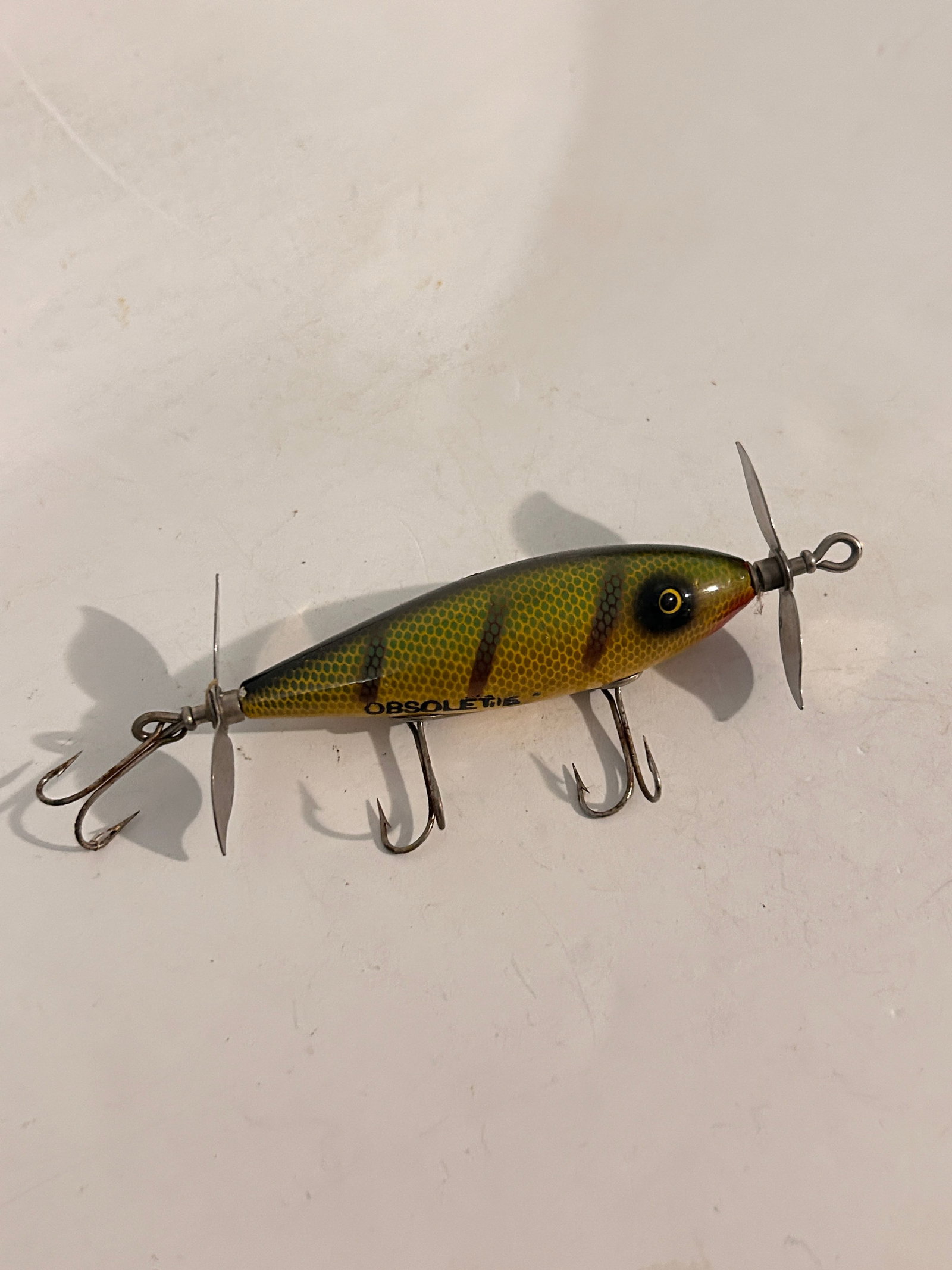 South Bend old "OBSOLETE" wood fishing lure: South Bend old "OBSOLETE" wood fishing lure Please view all photos as they are part of the description and condition of this Item, Feel free to contact me with questions or picture requests! Used Item