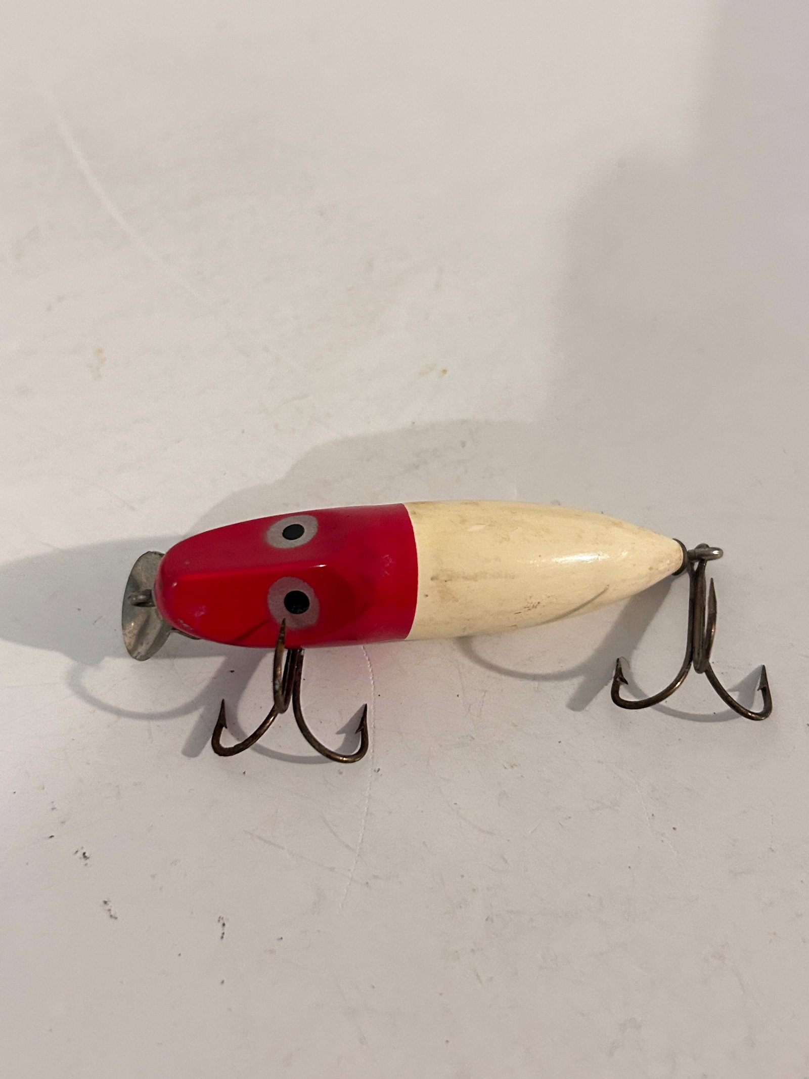 Vintage South Bend fishing lure: Vintage South Bend fishing lure Please view all photos as they are part of the description and condition of this Item, Feel free to contact me with questions or picture requests! Used Item AS IS