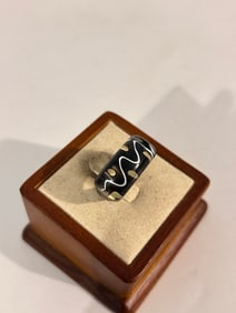 Vintage Acrylic Ring sz 8