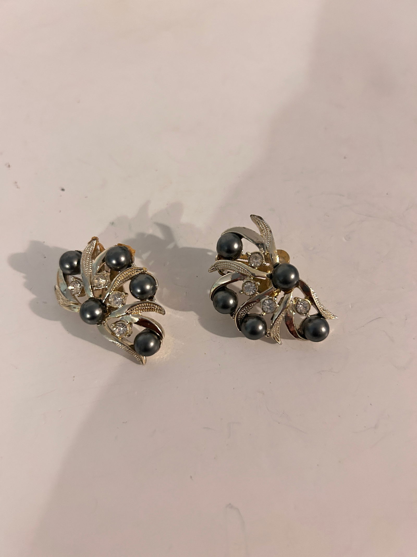 Vintage Kramer Earrings: Item comes exactly as shown Know what you are bidding on. Carefully refer to and examine all photos, ask questions, do research, etc., to determine (Authinticity) . before bidding in order to determin