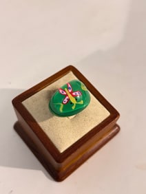 Vintage Acrylic Ring sz 6