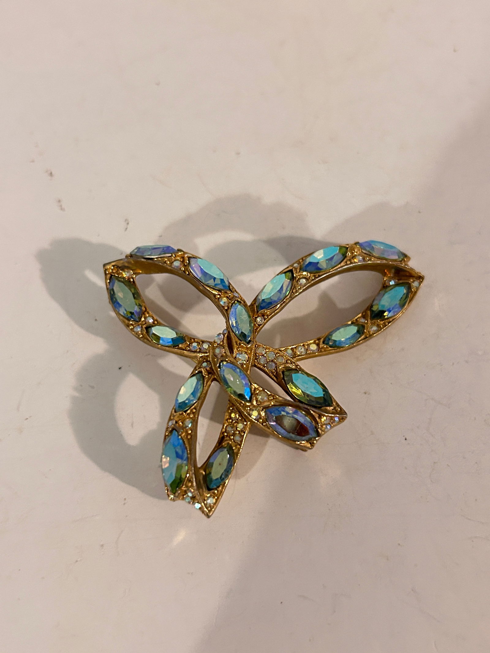 Vintage Gold tone old Brooch (1 of 5)
