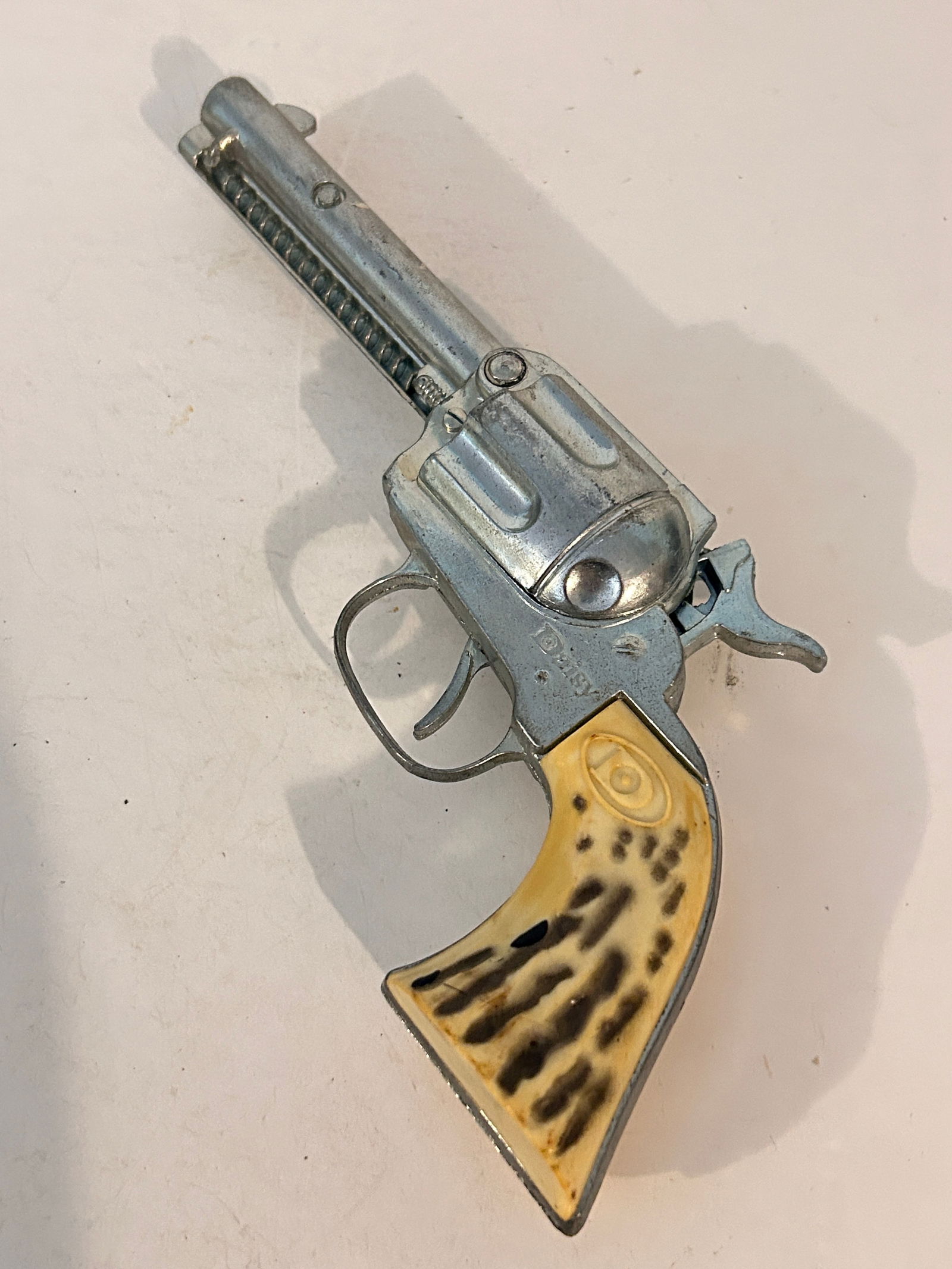 Vintage Daisy Toy Chrome cap gun: Vintage Daisy Toy Chrome cap gun Please view all photos as they are part of the description and condition of this Item, Feel free to contact me with questions or picture requests! Used Item AS IS