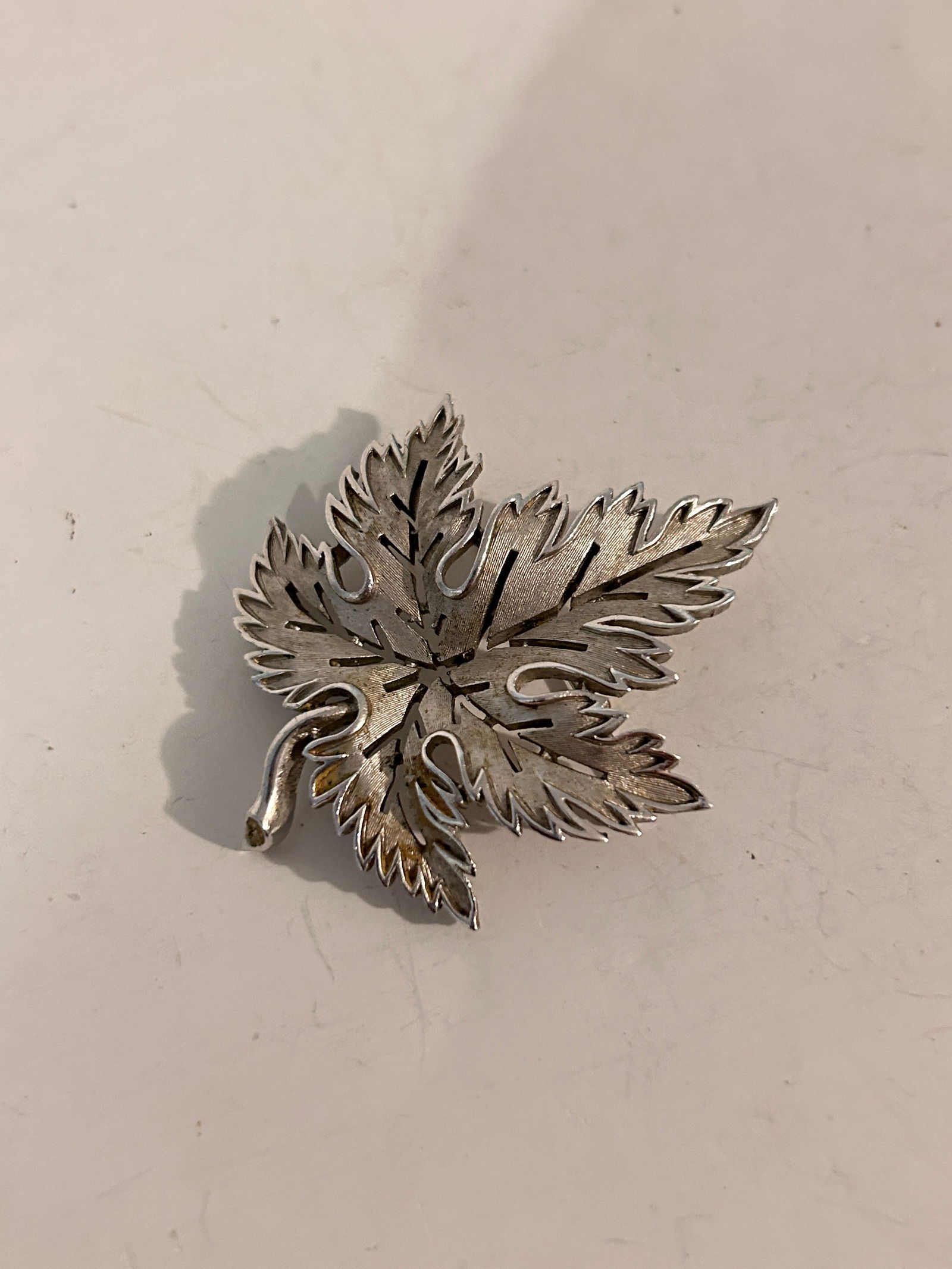 Vintage Leaf Trifari Brooch: Vintage Leaf Trifari Brooch Please view all photos as they are part of the description and condition of this Item, Feel free to contact me with questions or picture requests! Used Item AS IS
