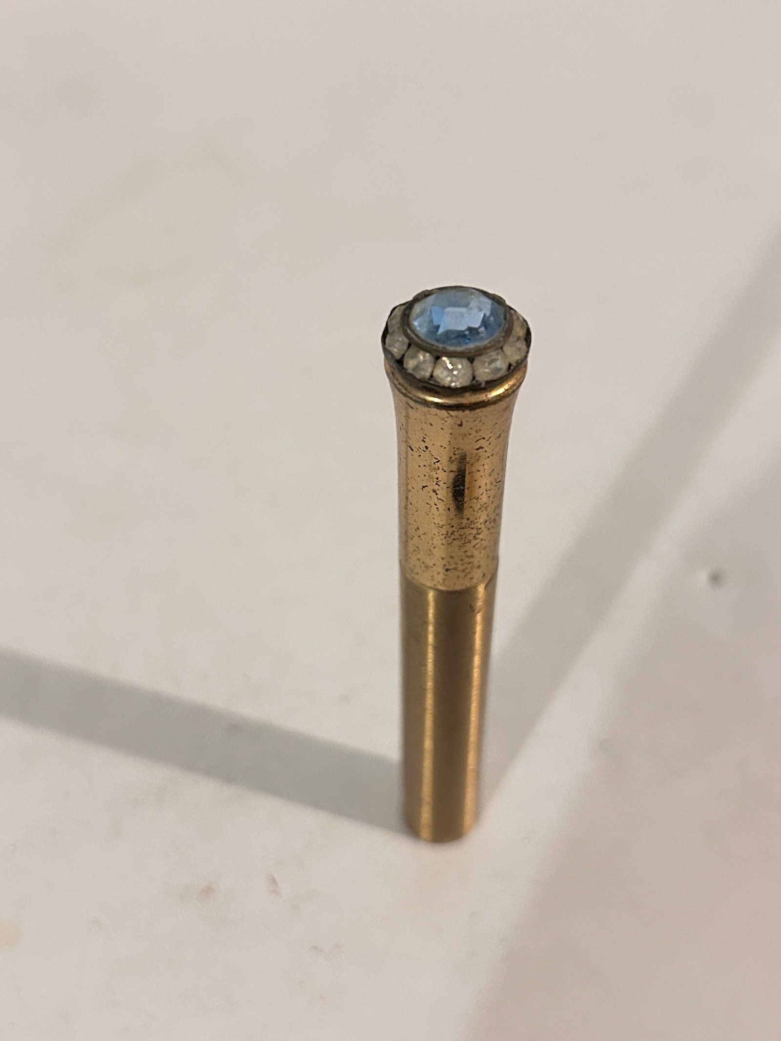 Vintage Brass wand Lighter: Vintage Brass wand Lighter Please view all photos as they are part of the description and condition of this Item, Feel free to contact me with questions or picture requests! Used Item AS IS