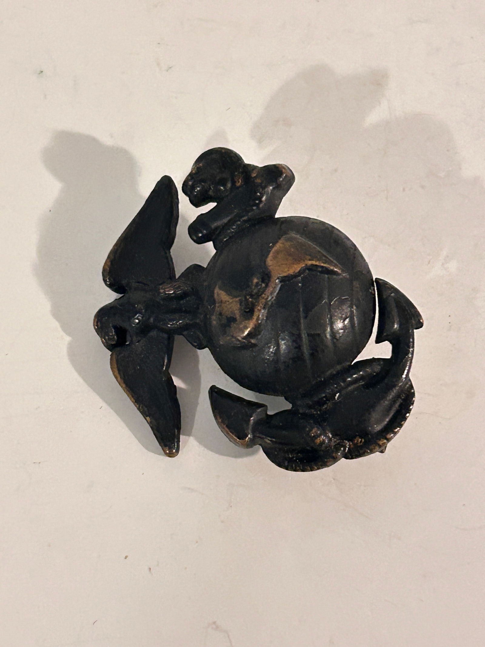 Marine Corps E3 Left Global Subdued Black Emblem Cap USMC Lapel / Hat Pin 1-3/4" (1 of 4)