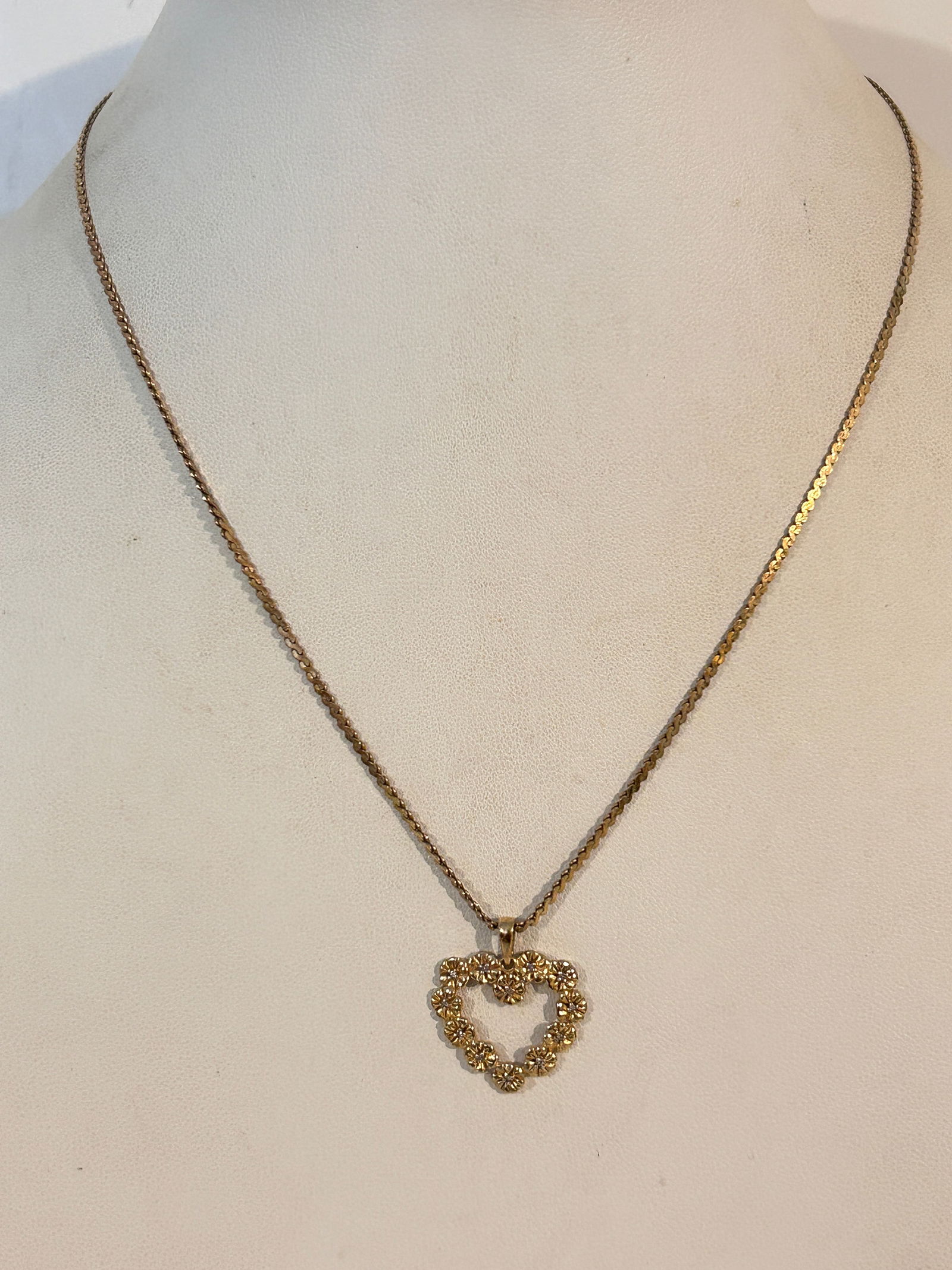 Vintage Sterling Silver floral heart pendant Necklace Sz 17": Item comes exactly as shown Know what you are bidding on. Carefully refer to and examine all photos, ask questions, do research, etc., to determine (Authinticity) . before bidding in order to determin