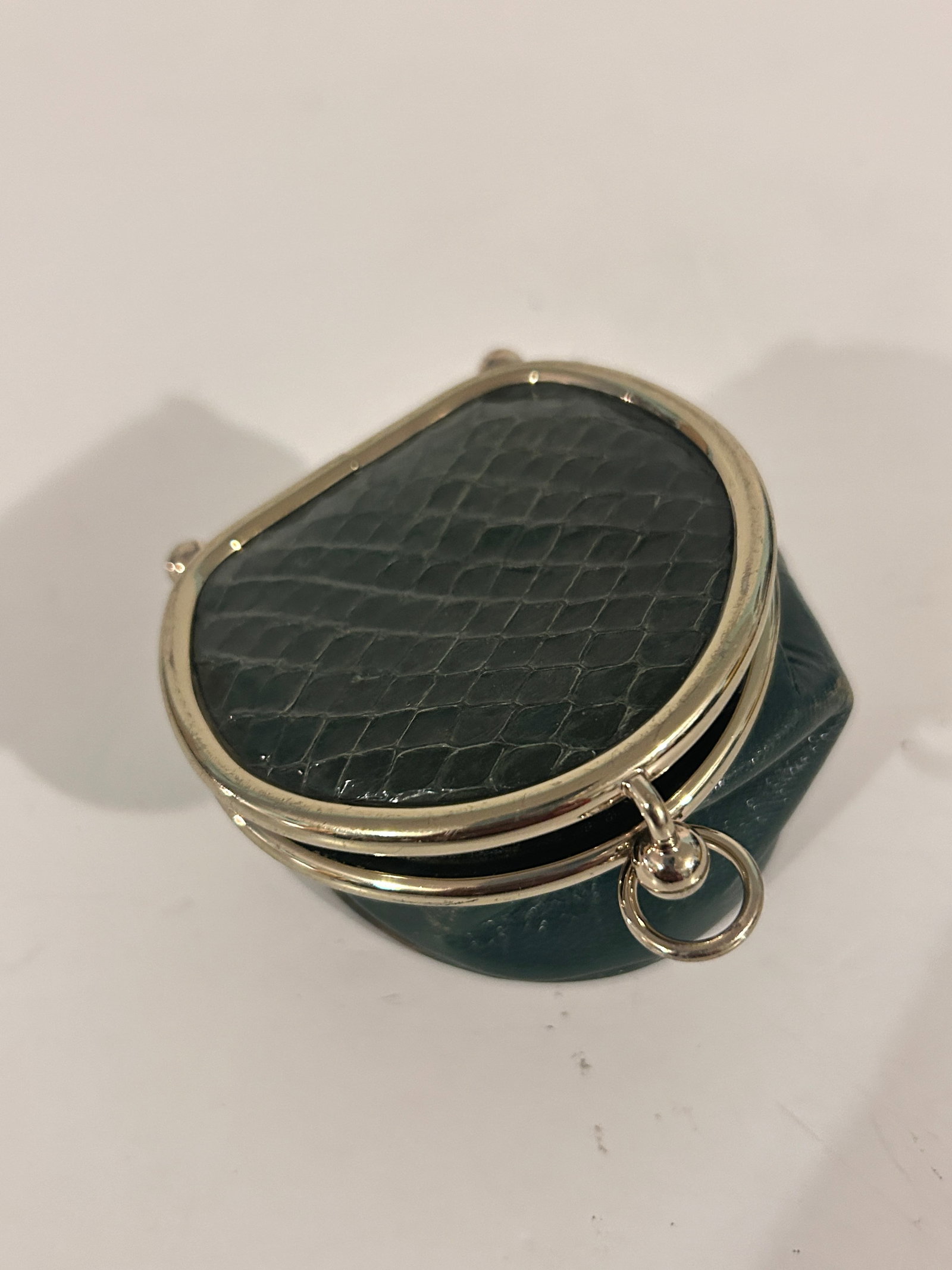 Vintage Jennifer Moore Change Purse: Item comes exactly as shown Know what you are bidding on. Carefully refer to and examine all photos, ask questions, do research, etc., to determine (Authinticity) . before bidding in order to determin