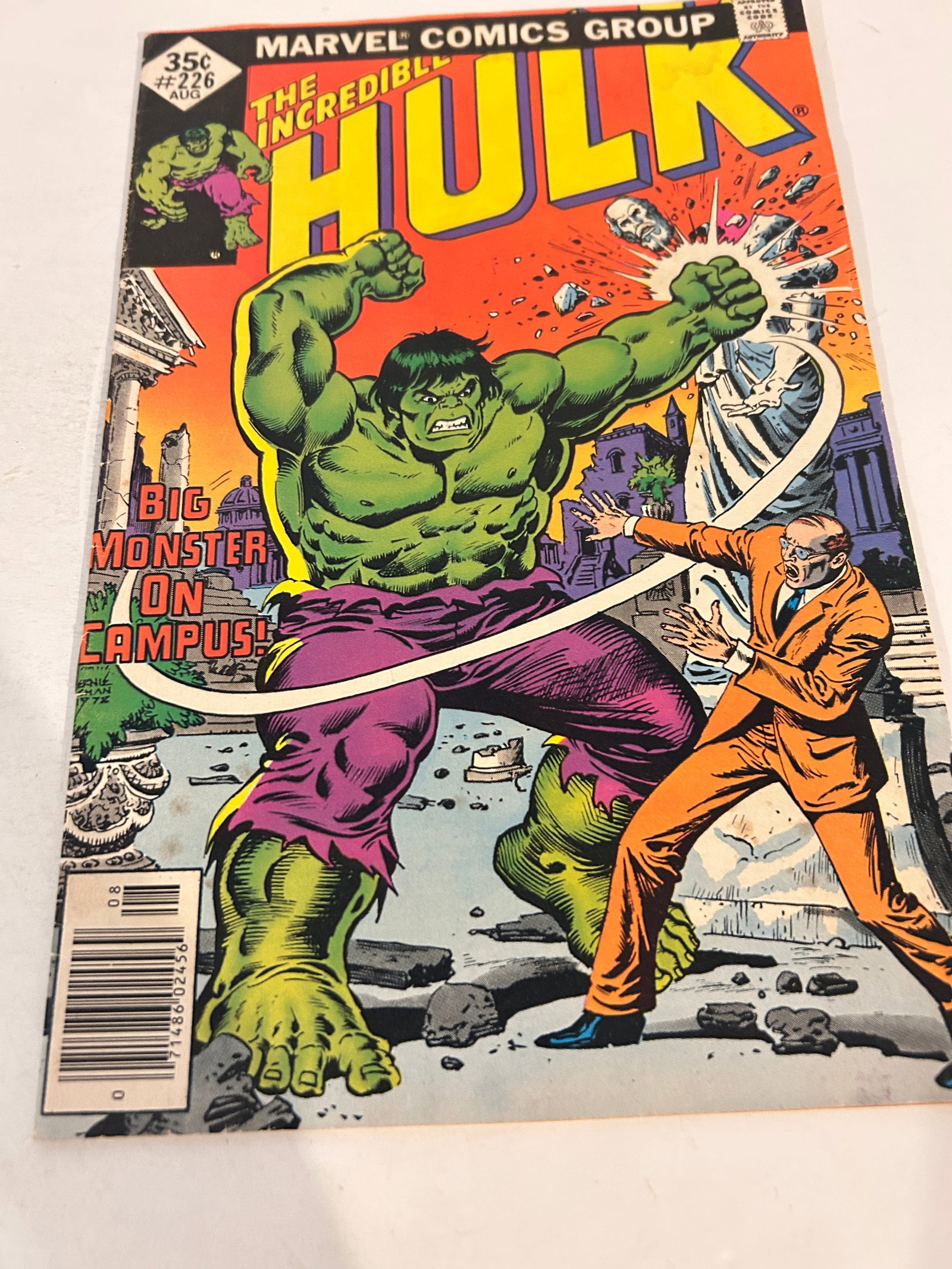 Vintage Comic Book The Incredible Hulk # 226: Vintage Comic Book The Incredible Hulk # 226 Please view all photos as they are part of the description and condition of this Item, Feel free to contact me with questions or picture requests! Used Ite