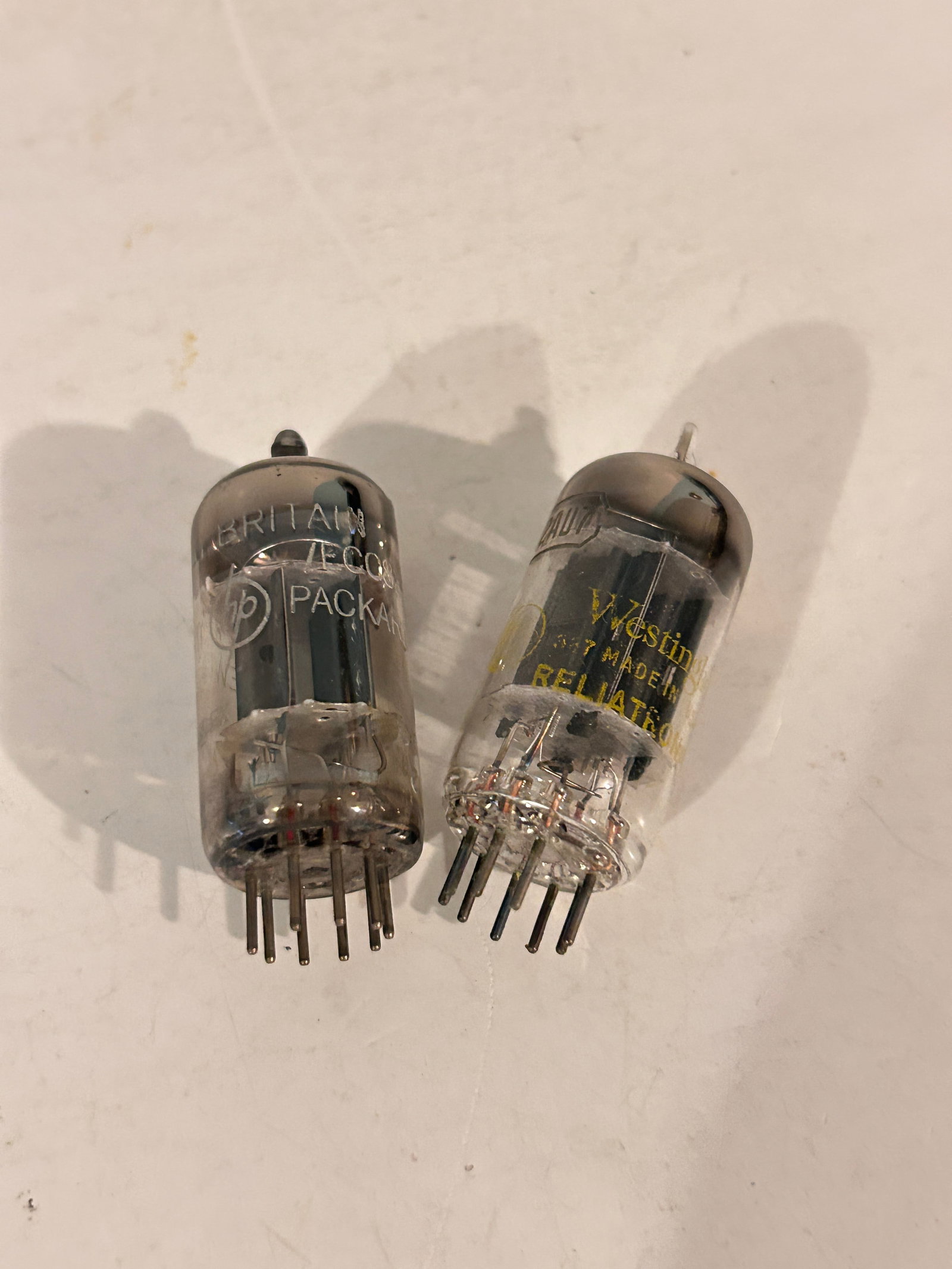 Vintage Lot of 2 Mixed 12AU7 Tubes: Vintage Lot of 2 Mixed 12AU7 Tubes Please view all photos as they are part of the description and condition of this Item, Feel free to contact me with questions or picture requests! Used Item AS IS
