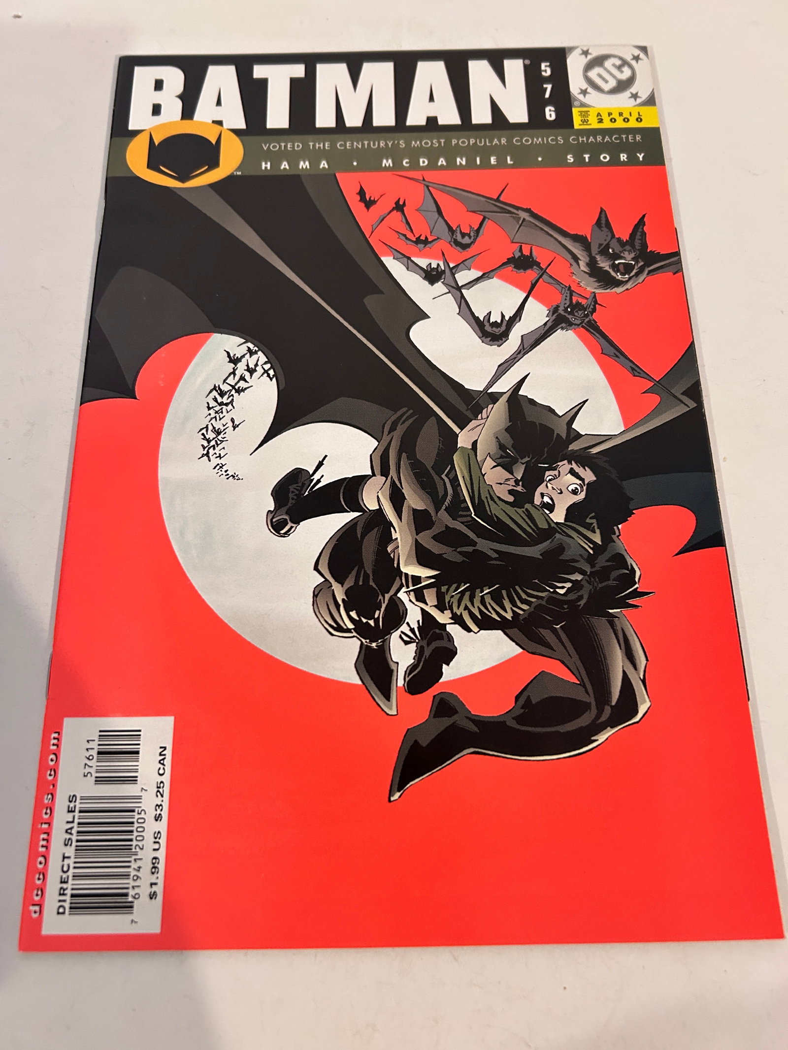 Vintage Comic Book Batman # 576: Vintage Comic Book Batman # 576 Please view all photos as they are part of the description and condition of this Item, Feel free to contact me with questions or picture requests! Used Item AS IS