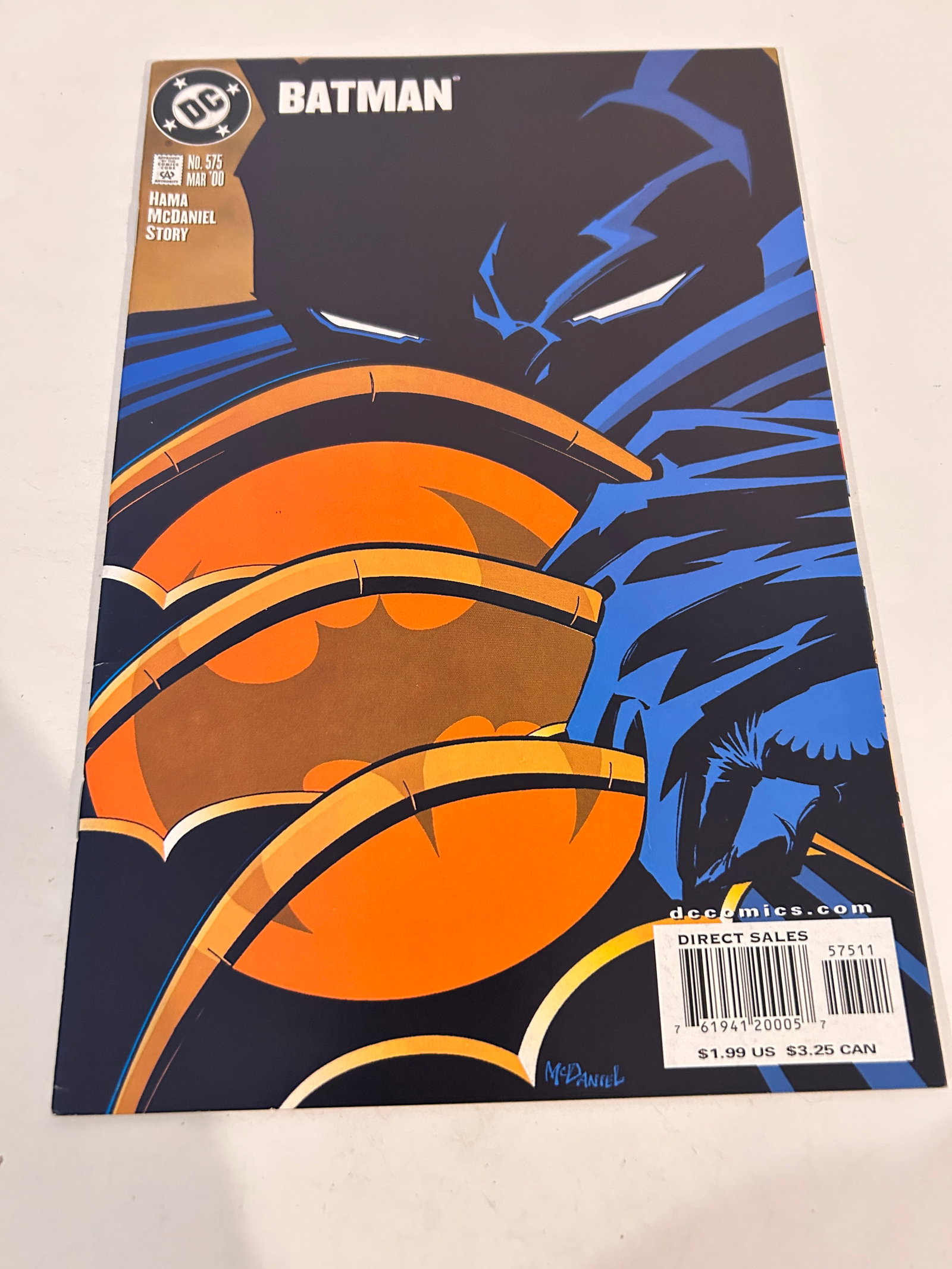 Vintage Comic Book Batman # 575: Vintage Comic Book Batman # 575 Please view all photos as they are part of the description and condition of this Item, Feel free to contact me with questions or picture requests! Used Item AS IS