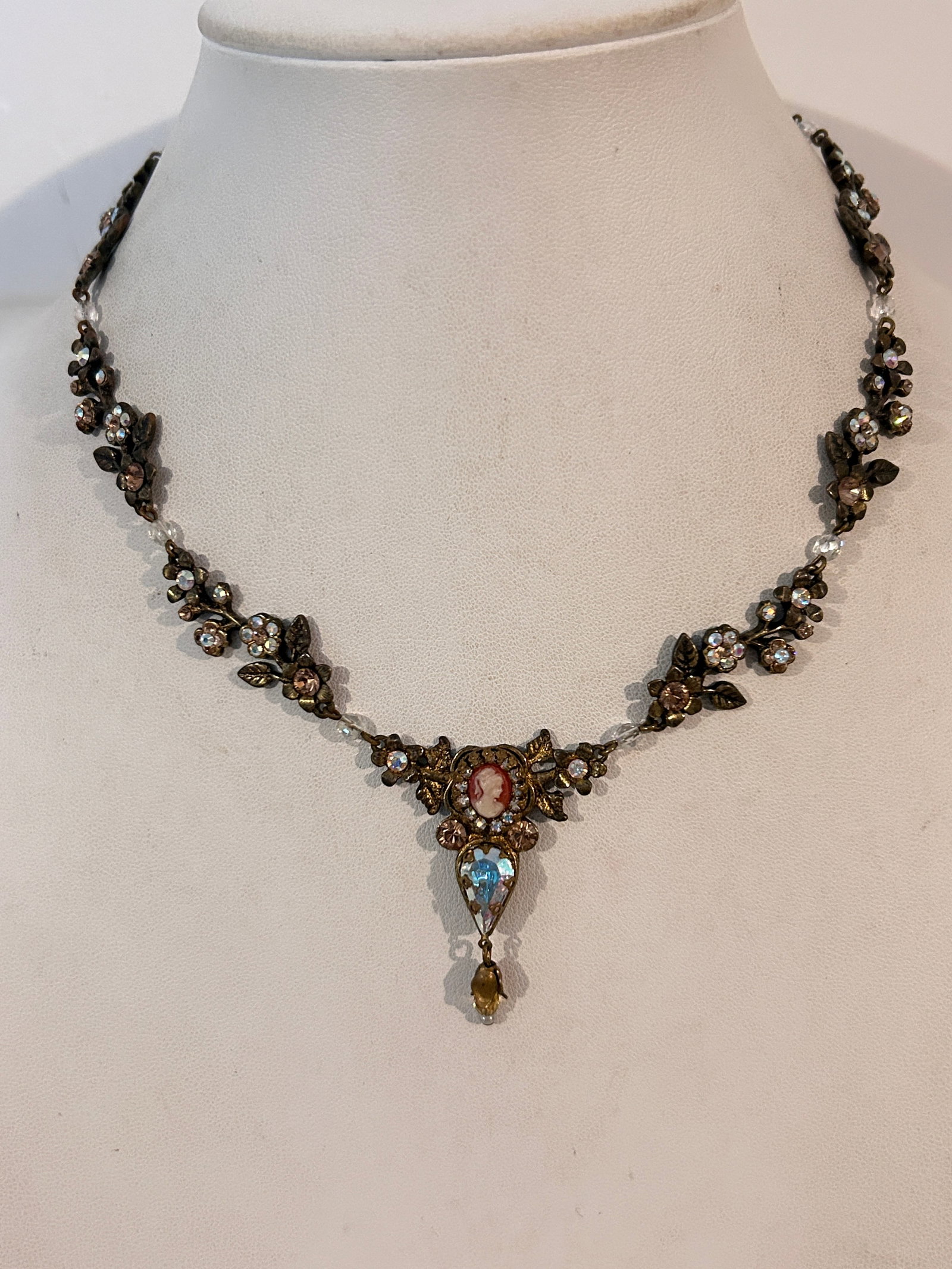 Michal Negrin Necklace Cameo floral Swarovski Crystals necklace 17": Michal Negrin Necklace Cameo floral Swarovski Crystals necklace 17" Please view all photos as they are part of the description and condition of this Item, Feel free to contact me with questions or pic