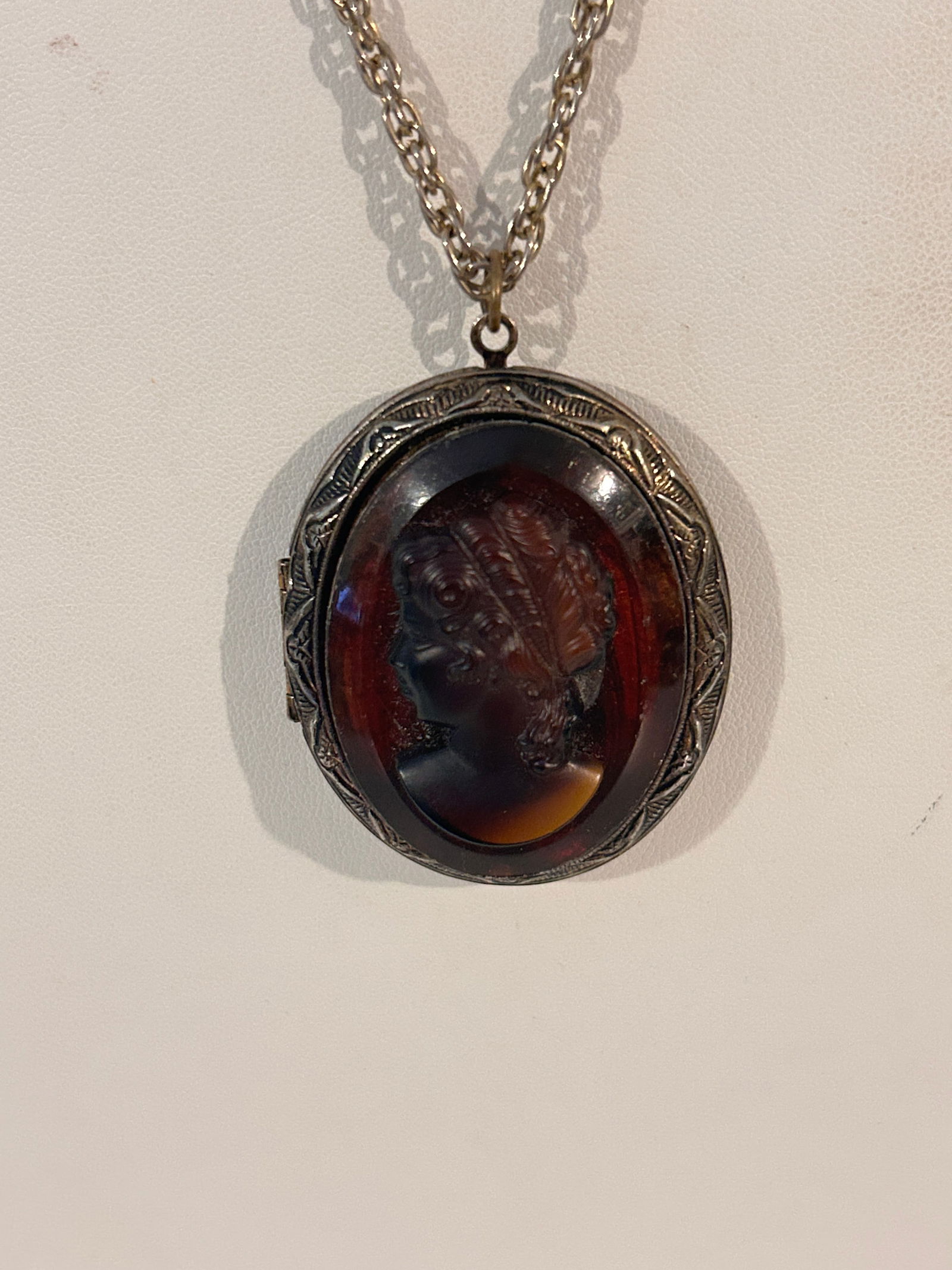 Vintage Cameo Locket Necklace 24": Vintage Cameo Locket Necklace 24" Please view all photos as they are part of the description and condition of this Item, Feel free to contact me with questions or picture requests! Used Item AS IS