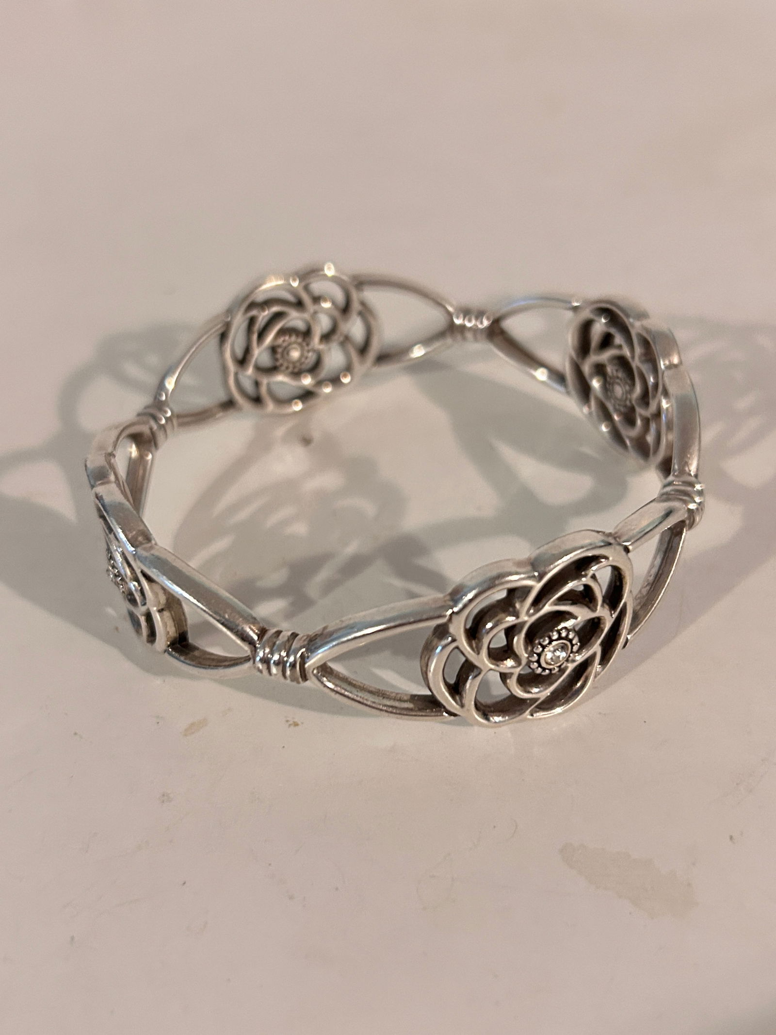 Vintage Silver Floral Bracelet 8": Vintage Silver Floral Bracelet 8" Please view all photos as they are part of the description and condition of this Item, Feel free to contact me with questions or picture requests! Used Item AS IS