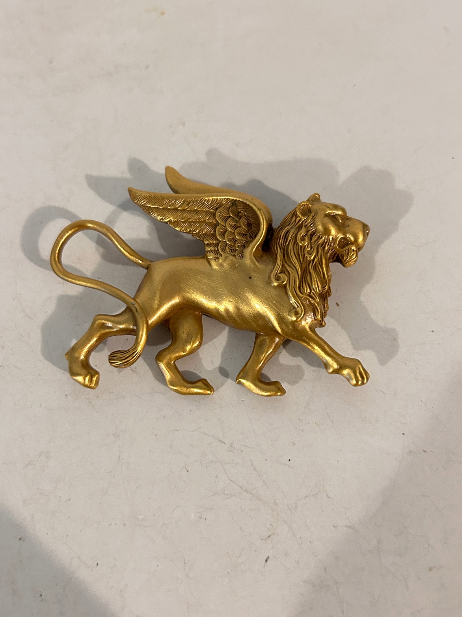 Vintage Historic Newport Reproductions Griffin Winged Lion Gold Tone Brooch Pin: Vintage Historic Newport Reproductions Griffin Winged Lion Gold Tone Brooch Pin Please view all photos as they are part of the description and condition of this Item, Feel free to contact me with ques