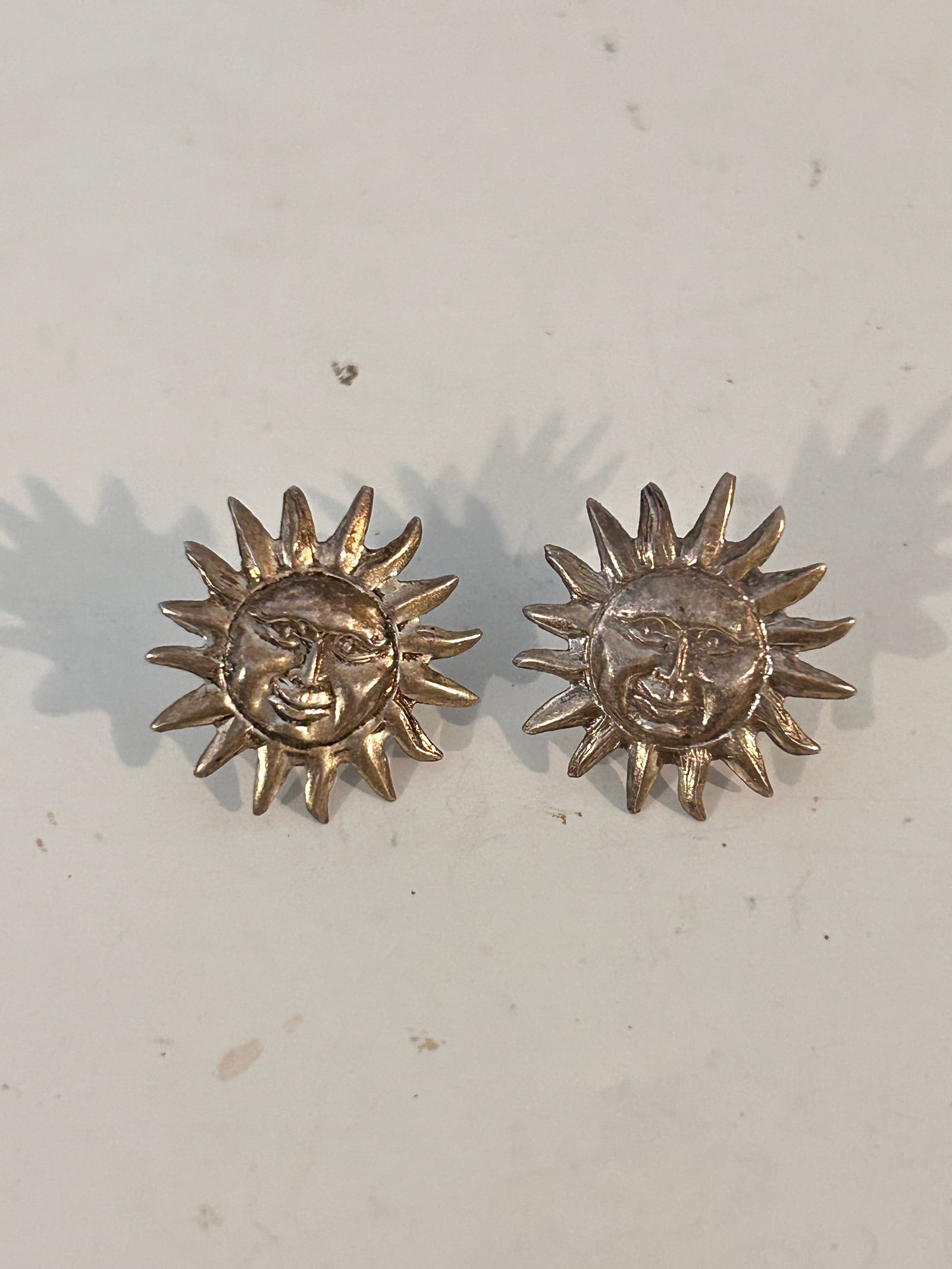Vintage Sterling Silver Sun post Earrings: Vintage Sterling Silver Sun post Earrings Please view all photos as they are part of the description and condition of this Item, Feel free to contact me with questions or picture requests! Used Item A