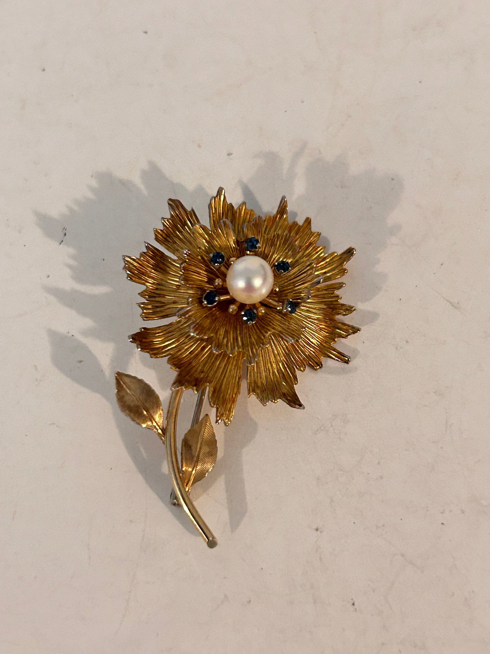 Vintage Gold filled Kremitz floral Brooch: Vintage Gold filled Kremitz floral Brooch Please view all photos as they are part of the description and condition of this Item, Feel free to contact me with questions or picture requests! Used Item A