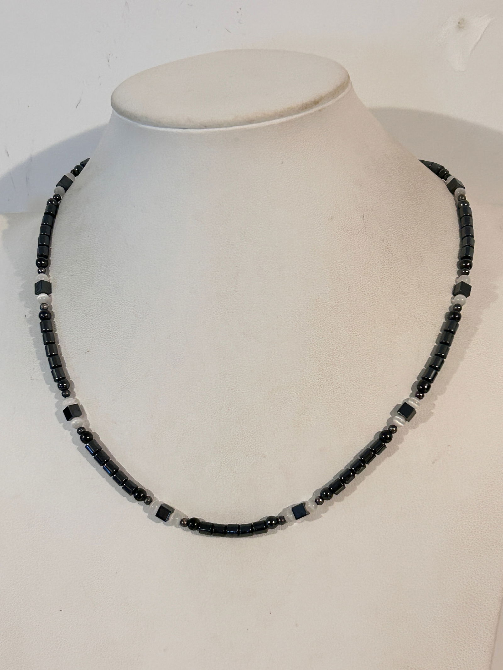 Vintage Sterling Silver Hematite/black Necklace 18": Vintage Sterling Silver Hematite/black Necklace 18" Please view all photos as they are part of the description and condition of this Item, Feel free to contact me with questions or picture requests! U