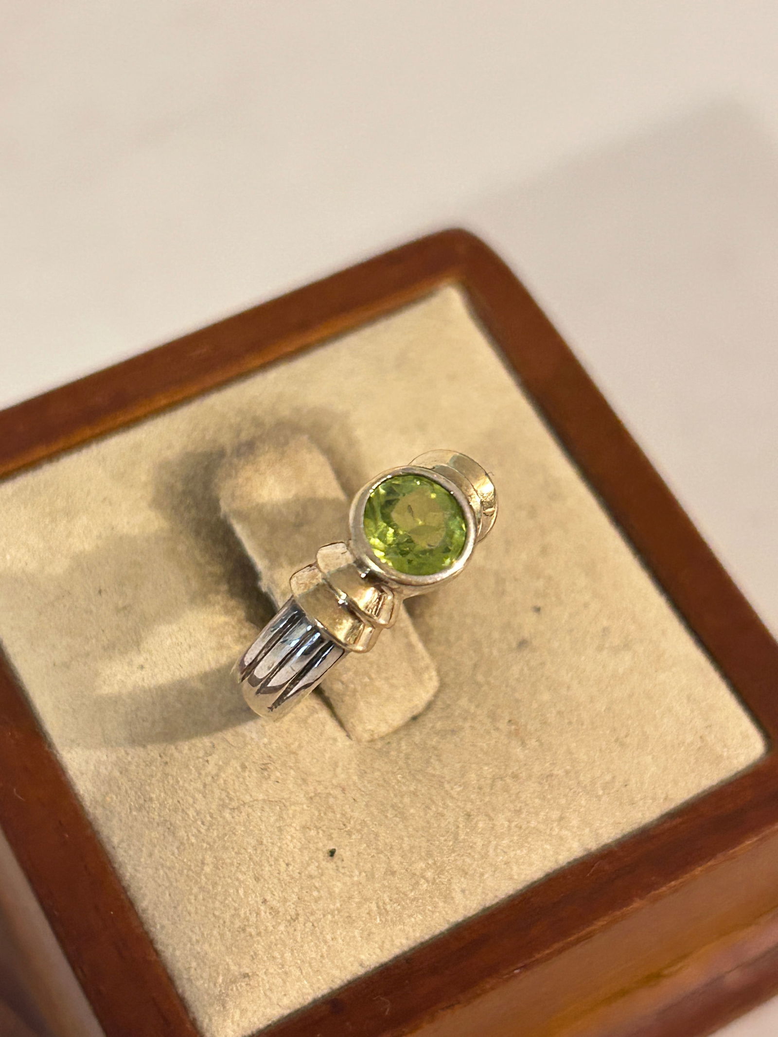 Vintage Sterling Silver green Gemstone Ring Size 6 (1 of 5)