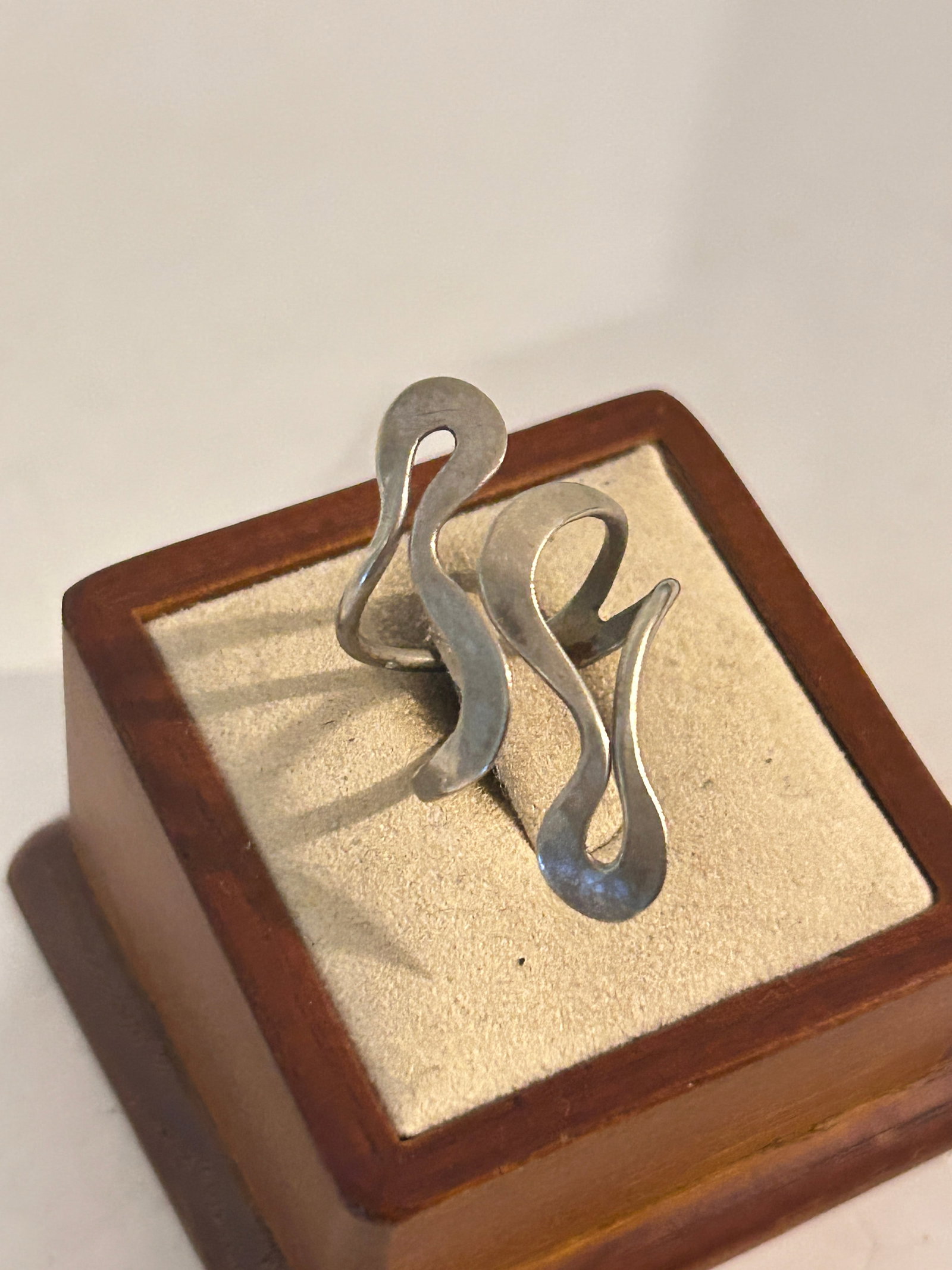Vintage Sterling Silver Modernist mexico Ring Size 7: Vintage Sterling Silver Modernist mexico Ring Size 7 Please view all photos as they are part of the description and condition of this Item, Feel free to contact me with questions or picture requests! 