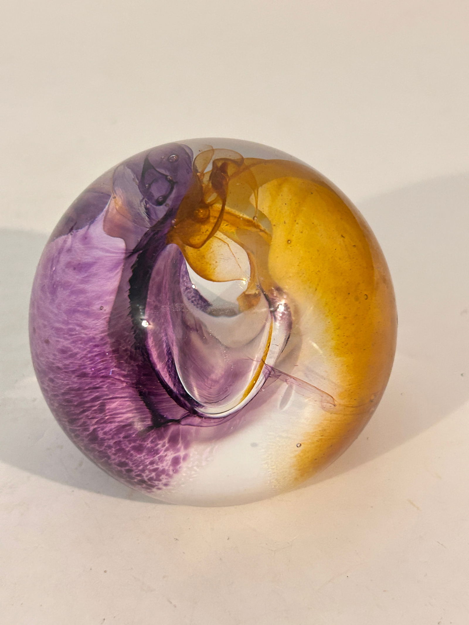 Vintage Glass Paper Weight: Vintage Glass Paper Weight Please view all photos as they are part of the description and condition of this Item, Feel free to contact me with questions or picture requests! Used Item AS IS